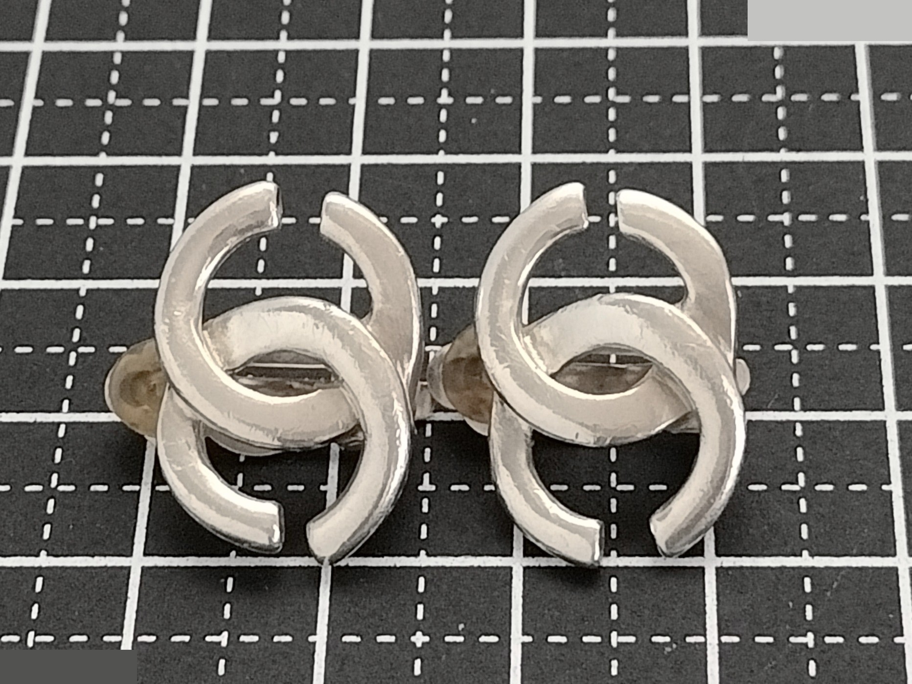 Coco Twisted Silver Earrings 01P — view 7