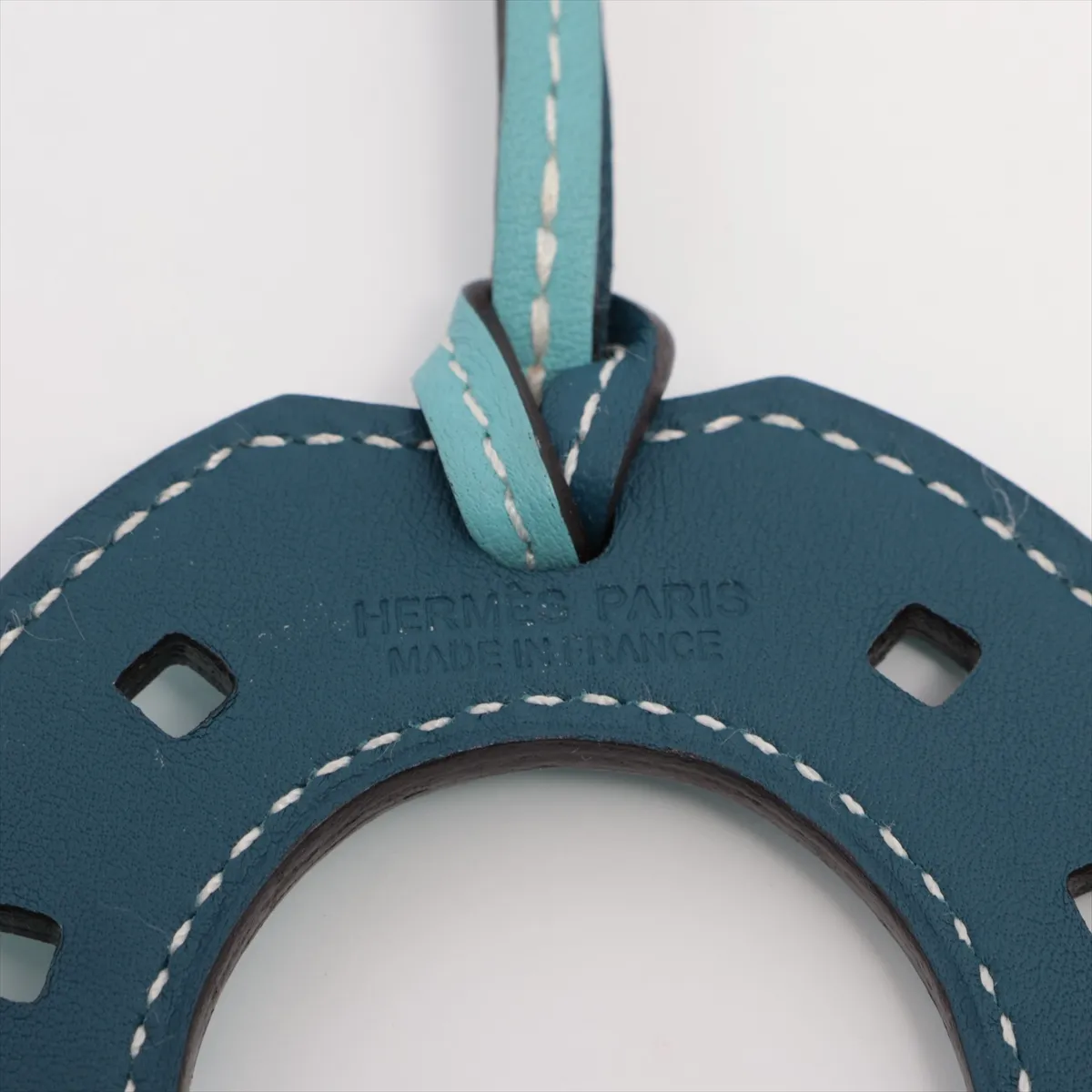 Paddock Cheval Charm Leather Blue x Green Thread Warp Strap Curve Horseshoe — view 3