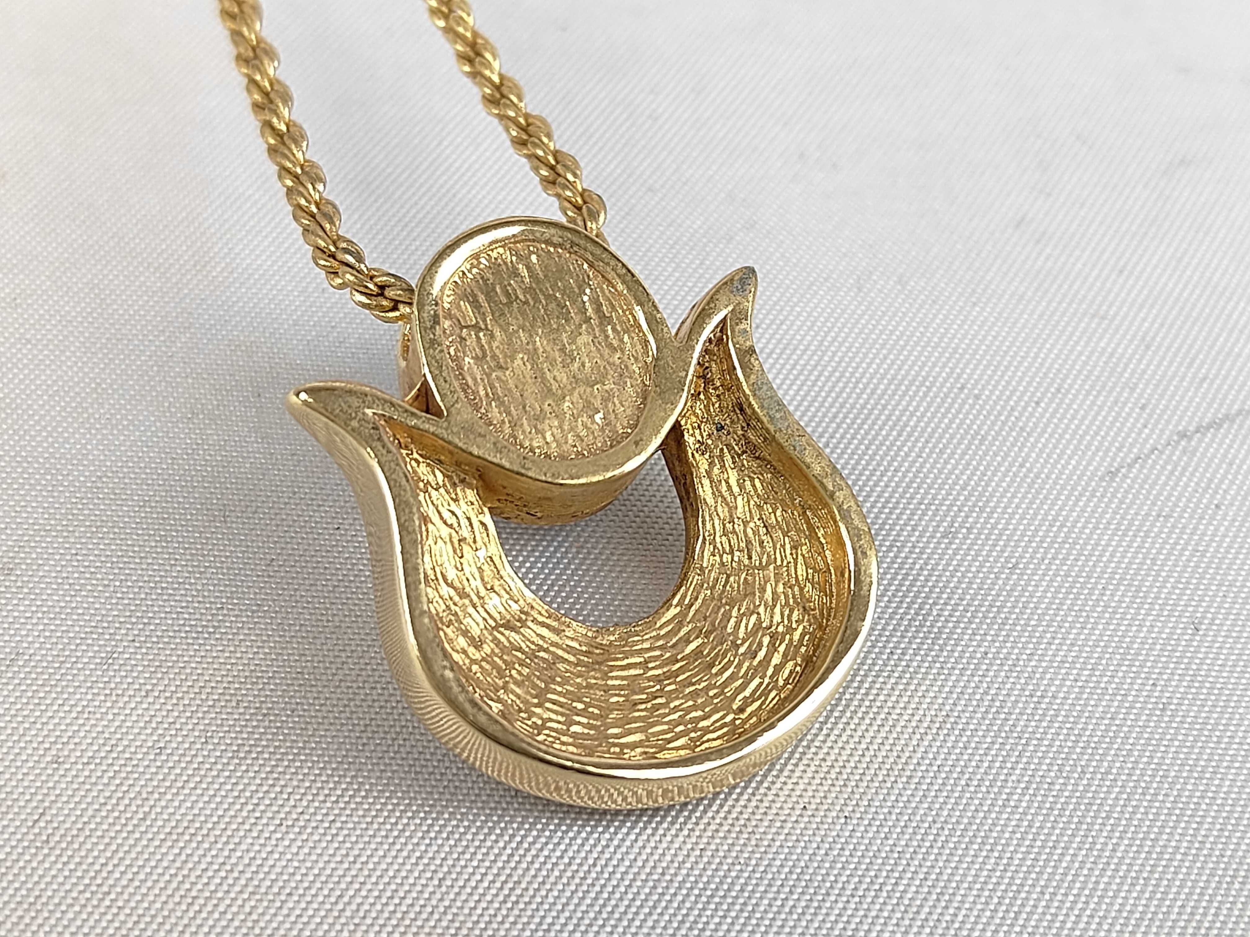 gold necklace with gemstones — view 11