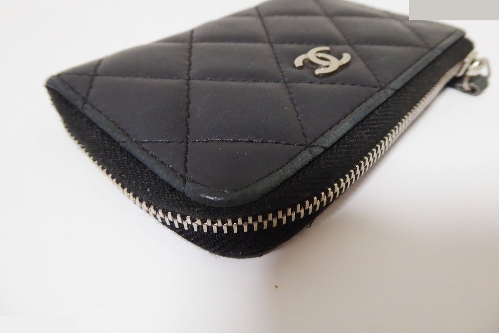 Matelassé (bag) and coin case — view 3