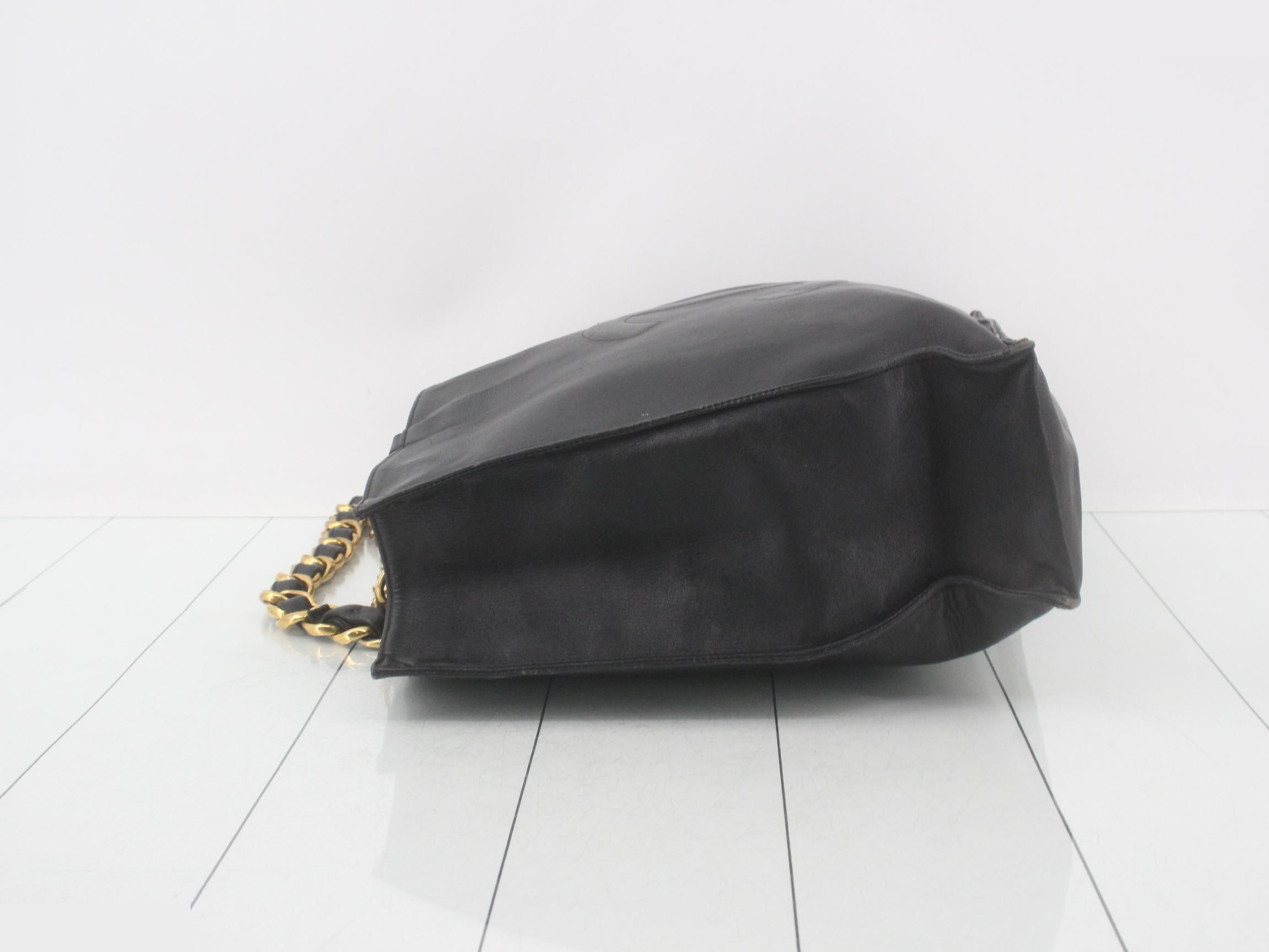 Leather chain tote bag with Coco Mark logo — view 4