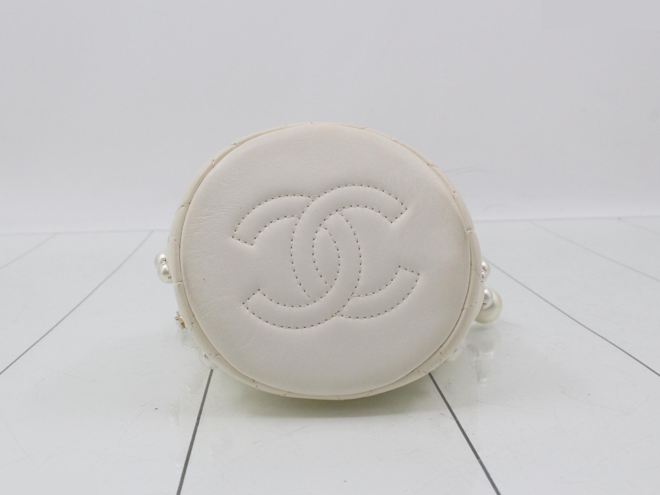 Lambskin, faux pearl, Coco charm, mini chain shoulder bag, white — view 3