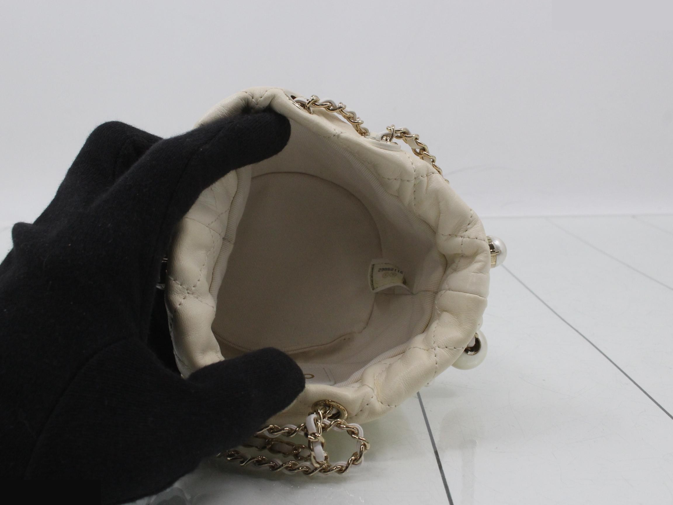 Lambskin, faux pearl, Coco charm, mini chain shoulder bag, white — view 4