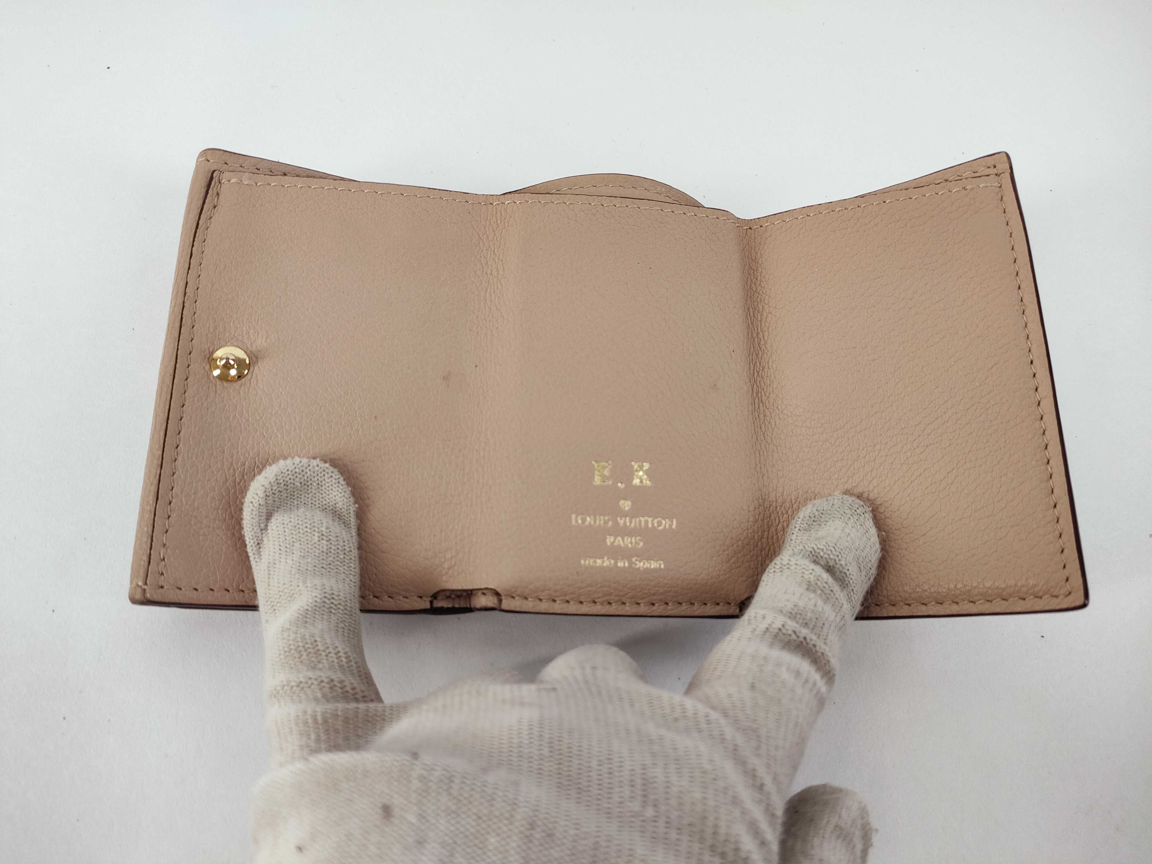 Monogram Louis Vuitton M69340 Portefeuille Lockmini IC Tag Tri-fold Wallet Beige — view 9