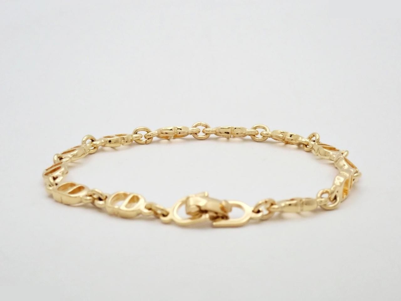 Bracelet with CD logo, gold color, wrist circumference approximately 17cm — view 2