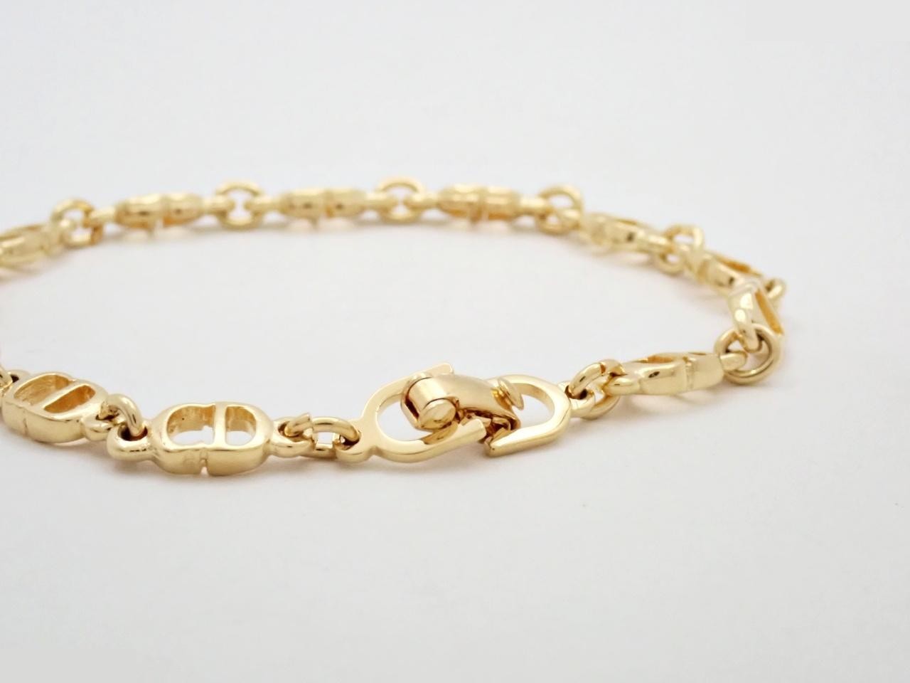 Bracelet with CD logo, gold color, wrist circumference approximately 17cm — view 3