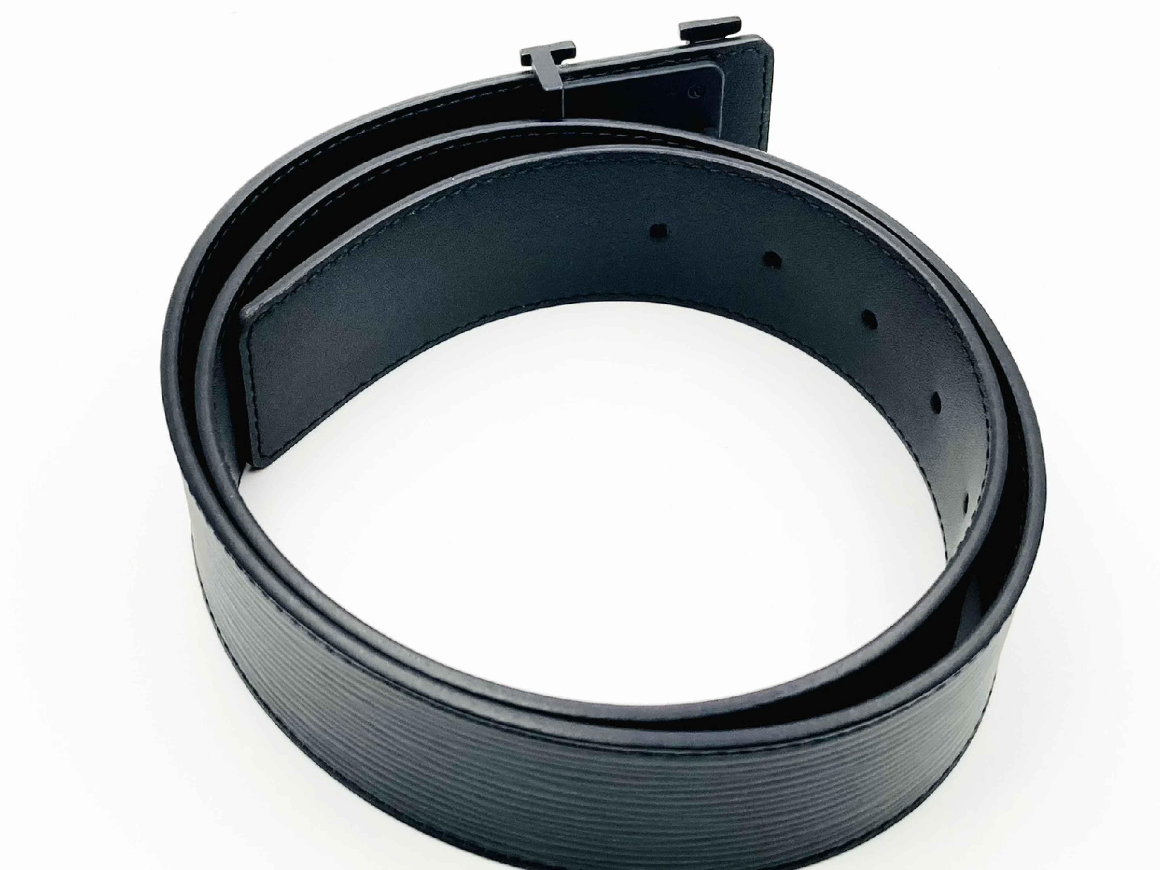 M9229 Epi Leather Belt with LV Initials, Black — view 2