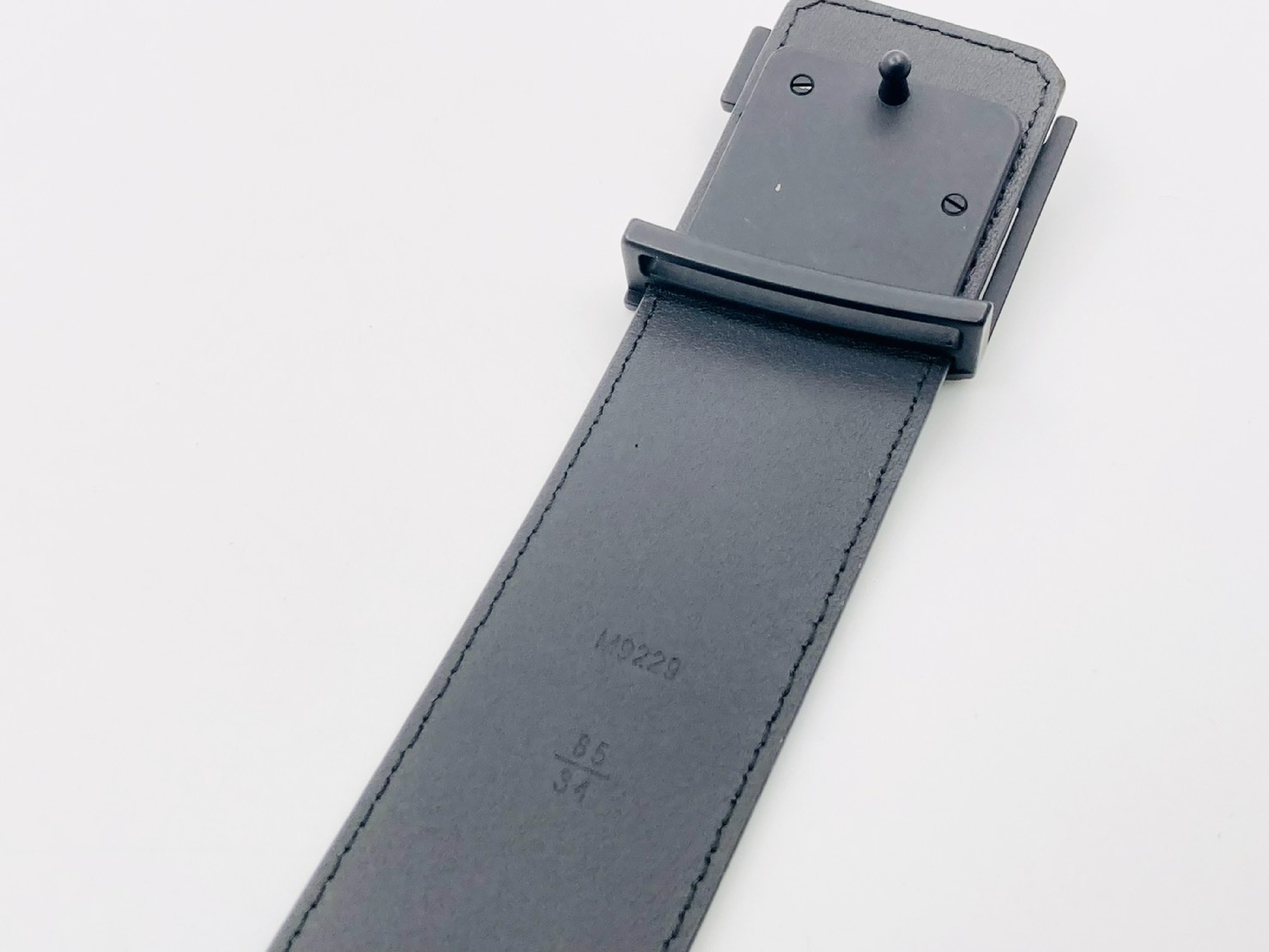 M9229 Epi Leather Belt with LV Initials, Black — view 4