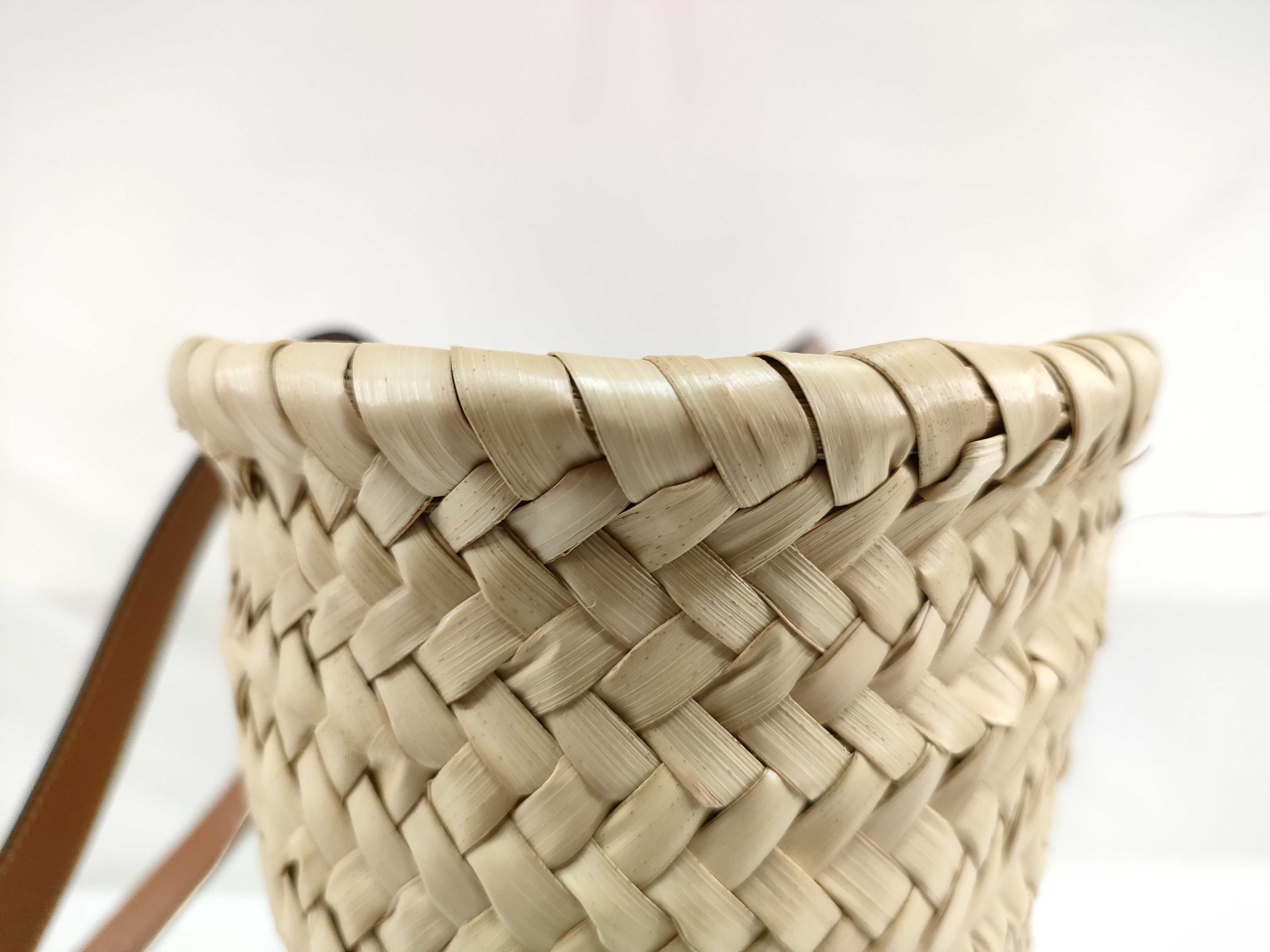 Classic Panier Medium Triomphe Basket Bag, Beige Handbag — view 15