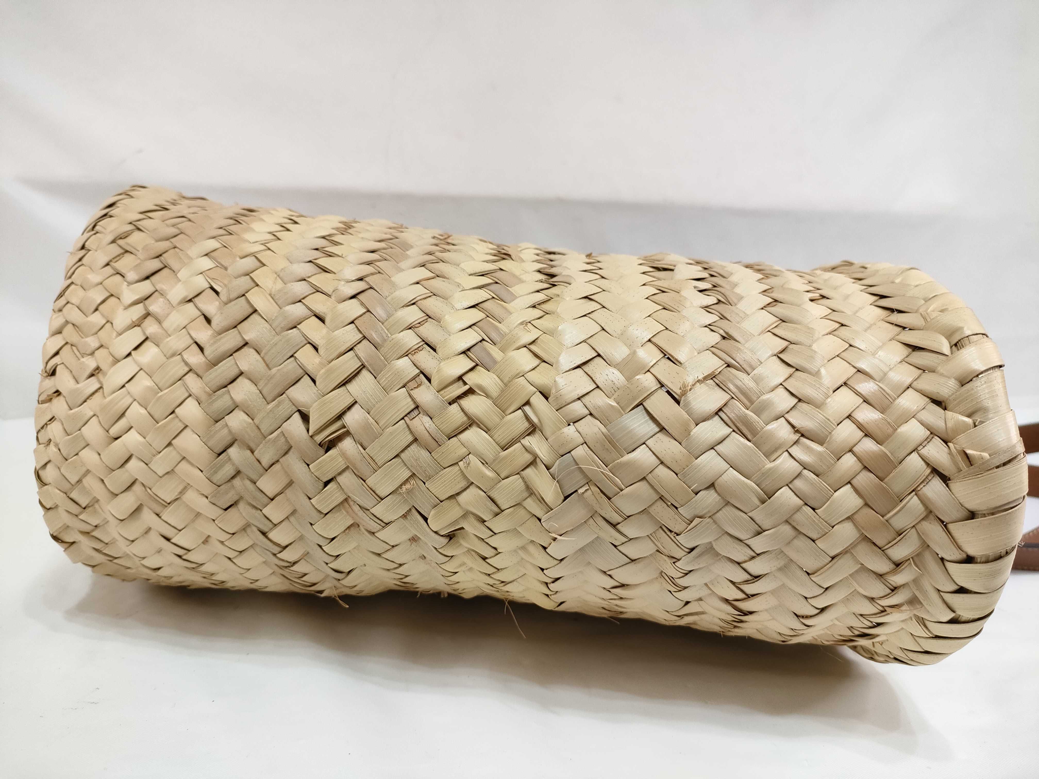 Classic Panier Medium Triomphe Basket Bag, Beige Handbag — view 7