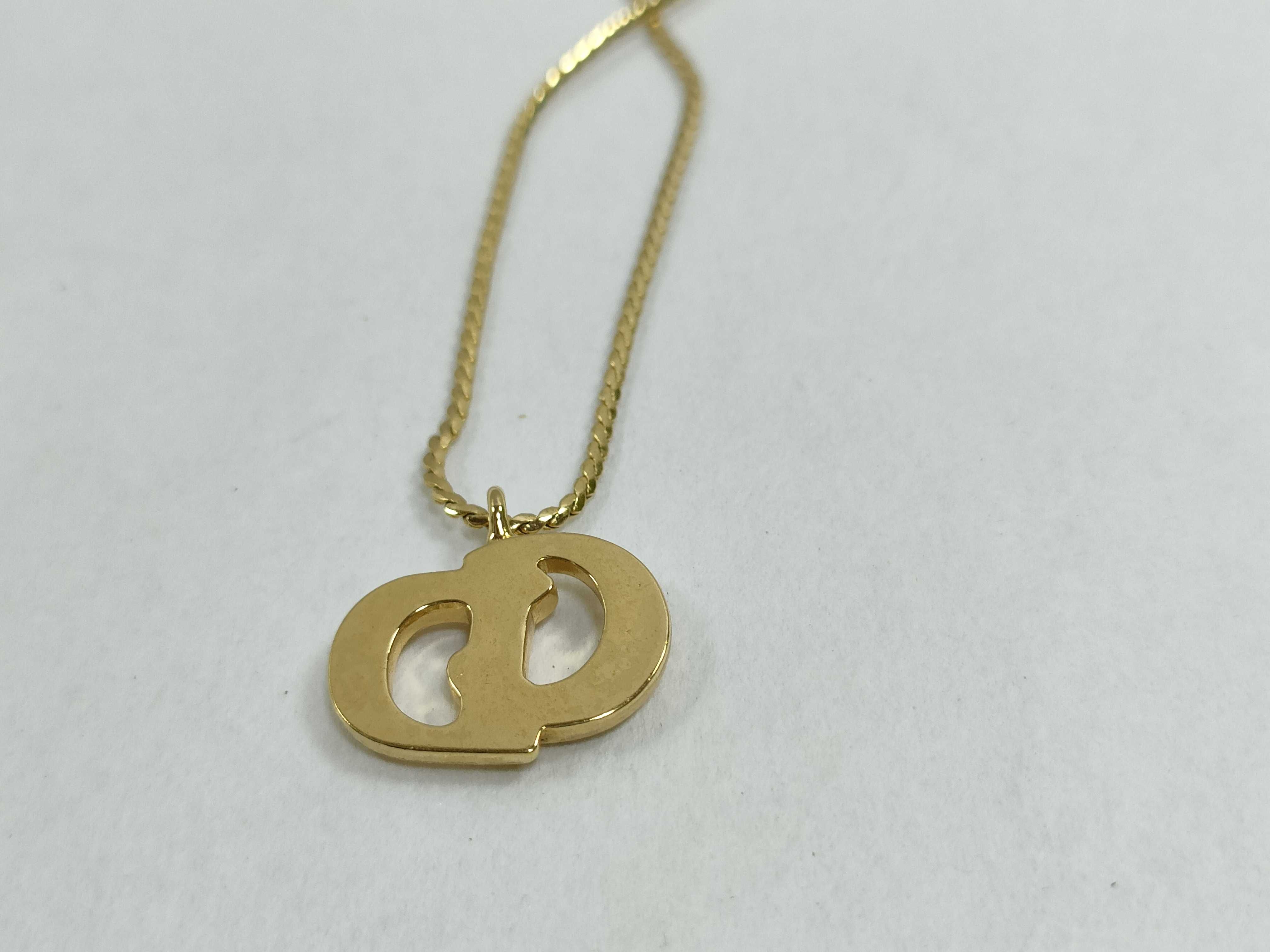 necklace — view 2