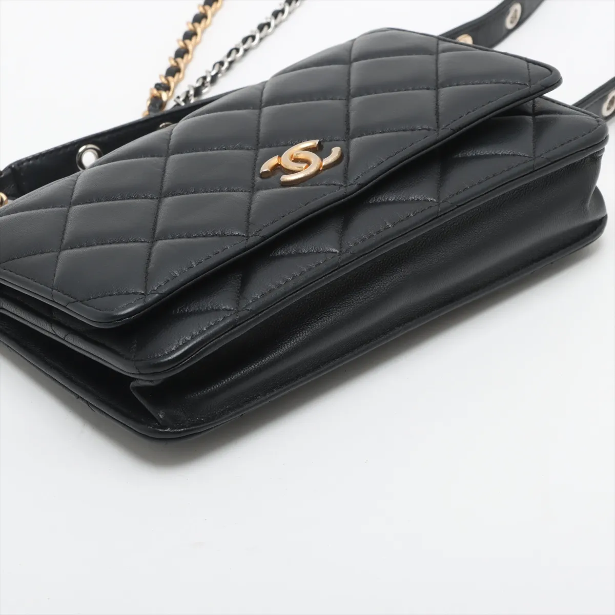 Matelasse Lambskin Chain Wallet Black Gold Hardware K38HLUTG Random Plate — view 4