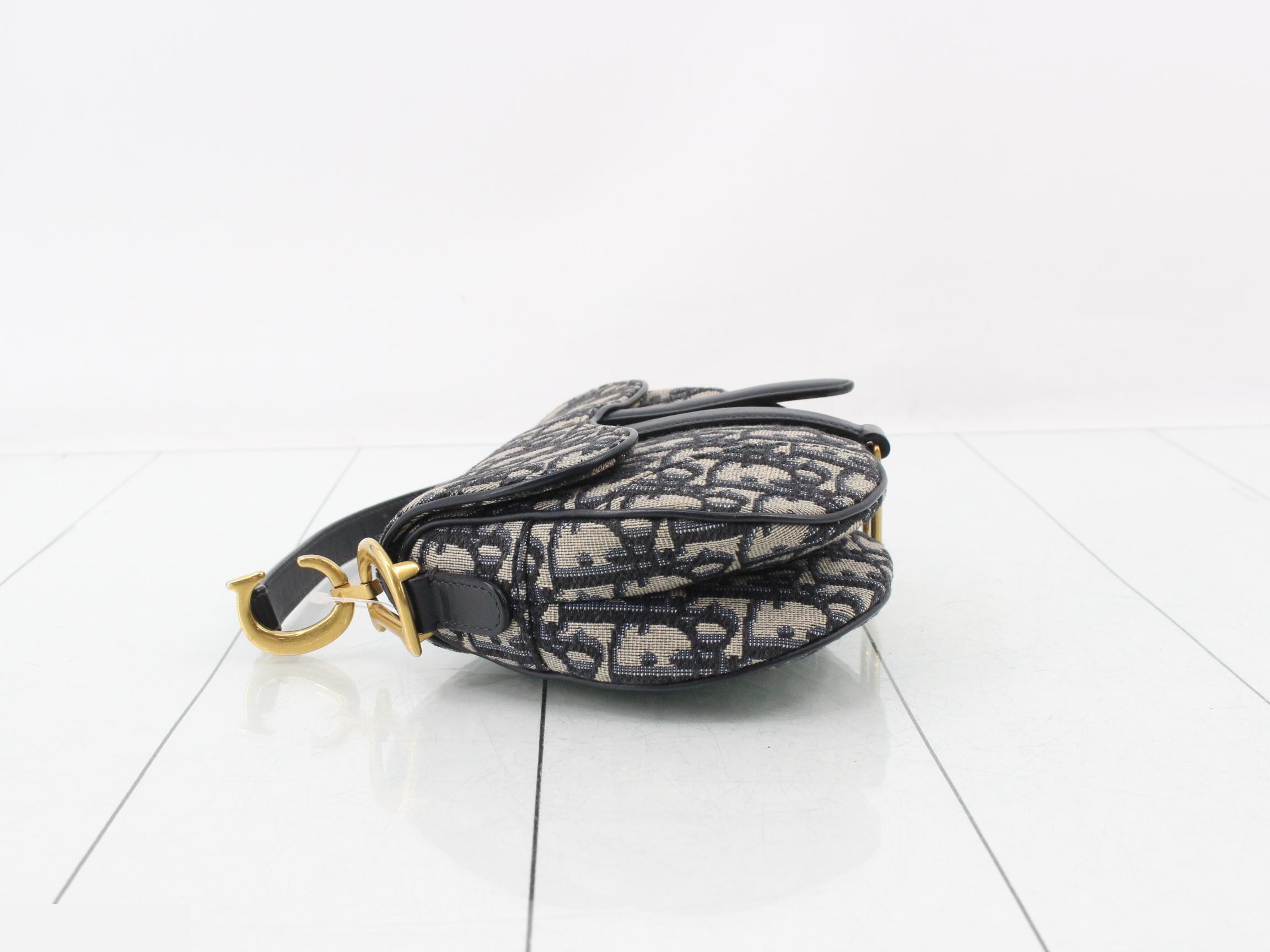 Saddle Oblique Canvas Handbag — view 4