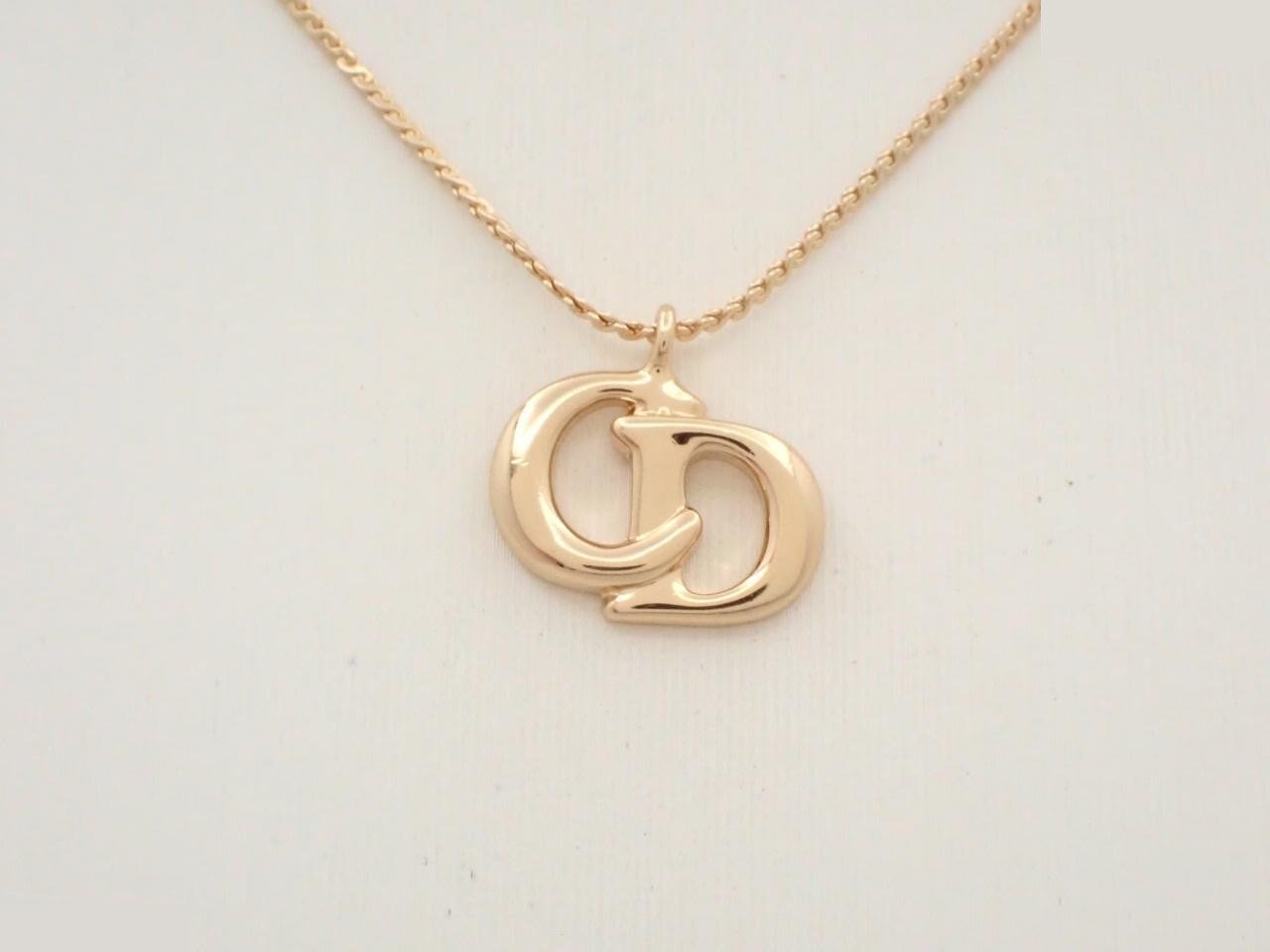 Gold necklace, chain approximately 42cm