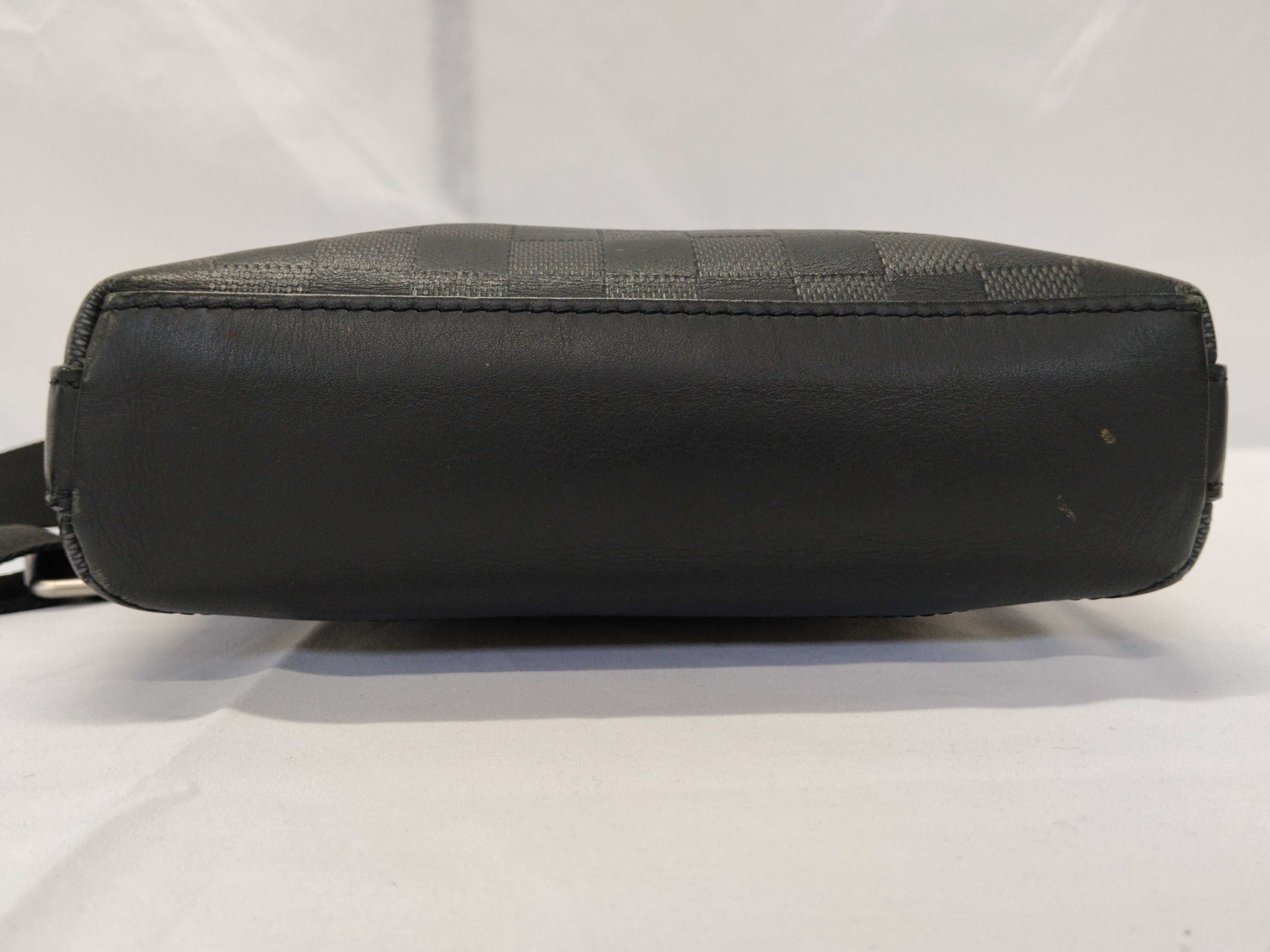 Damier Graphite ID- Damier Infini Discovery Messenger PPM #N40122 Shoulder Bag — view 9