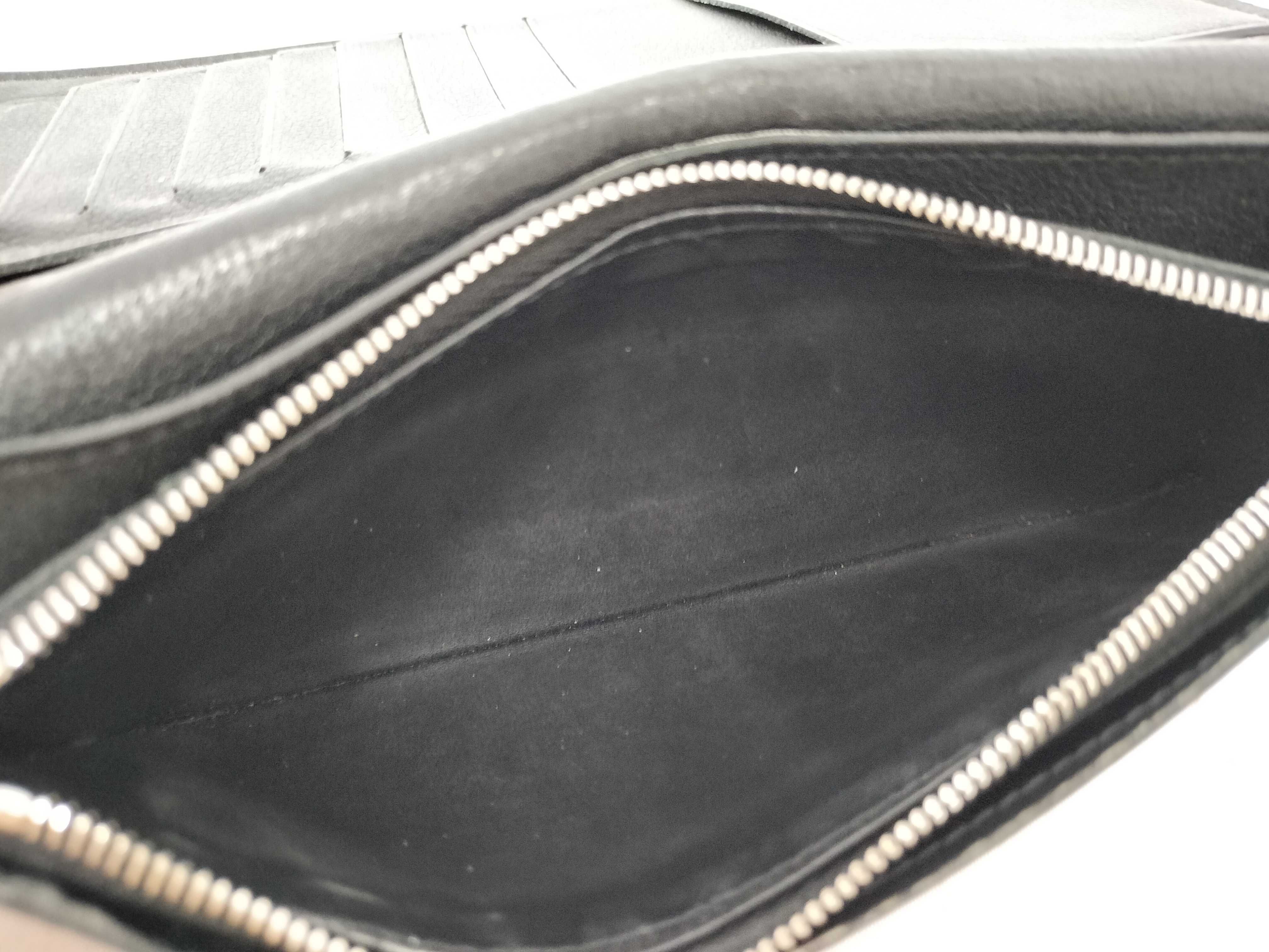 Portefeuille Brazza Wallet in Taurillon Leather — view 9