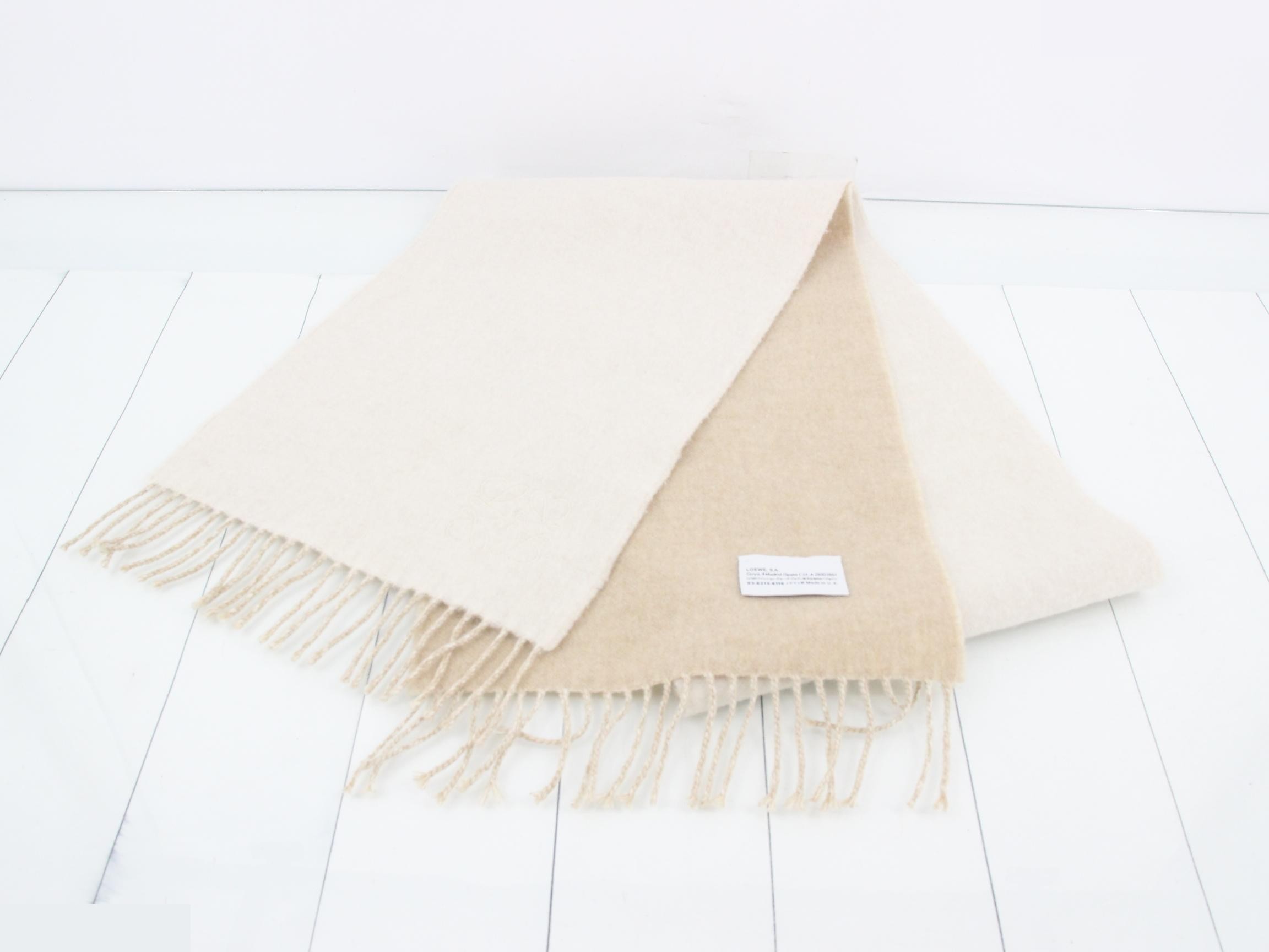 Logo scarf with tag — view 2