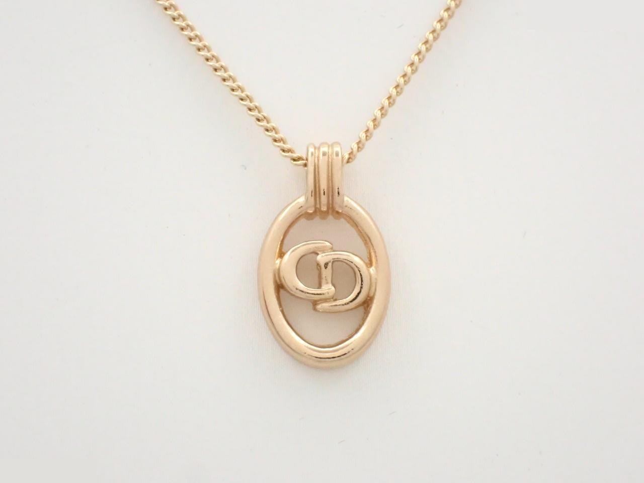 Gold necklace, neck circumference approximately 46 cm