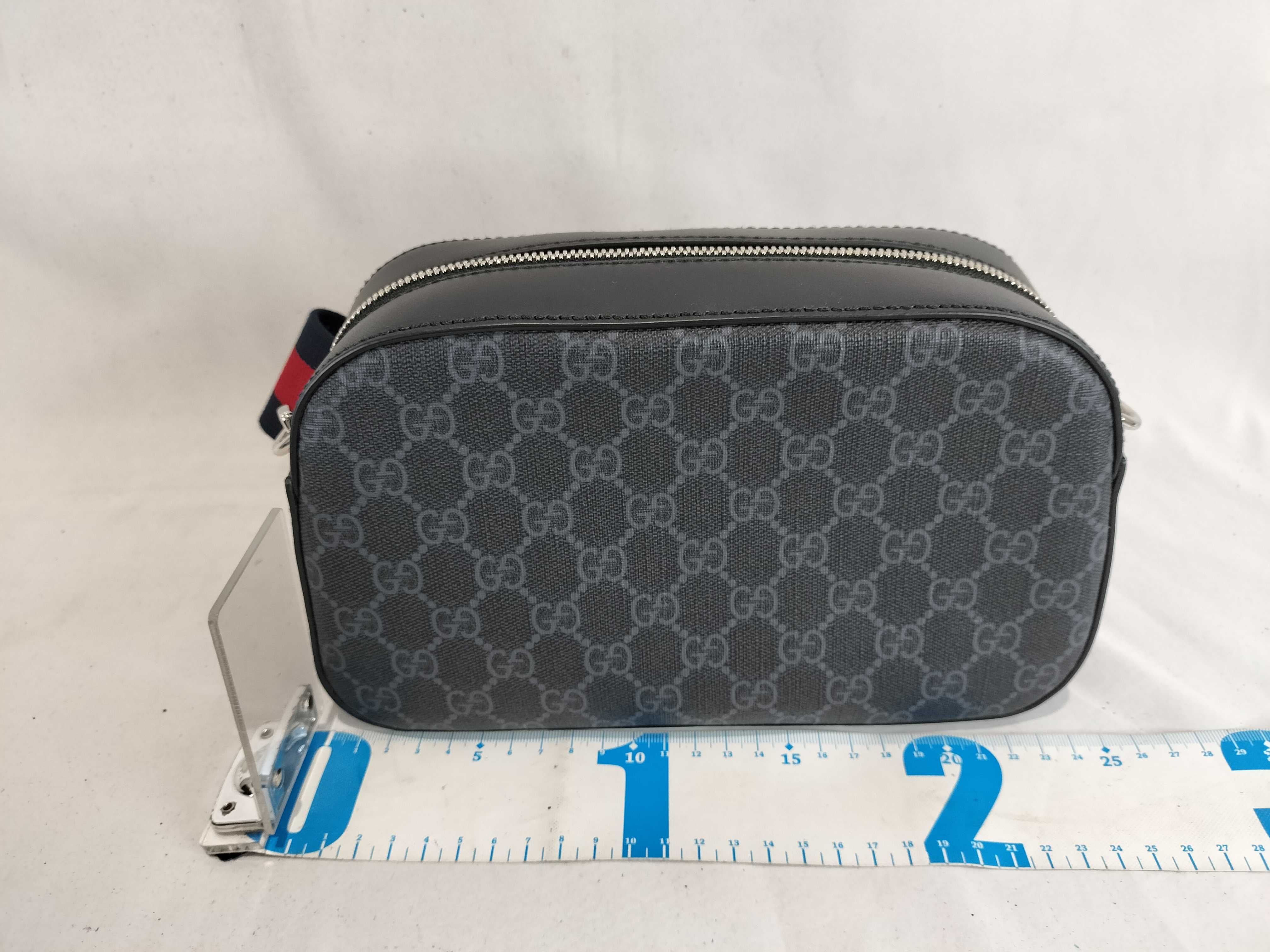 GG Supreme 574886 527620 Shoulder Bag — view 2