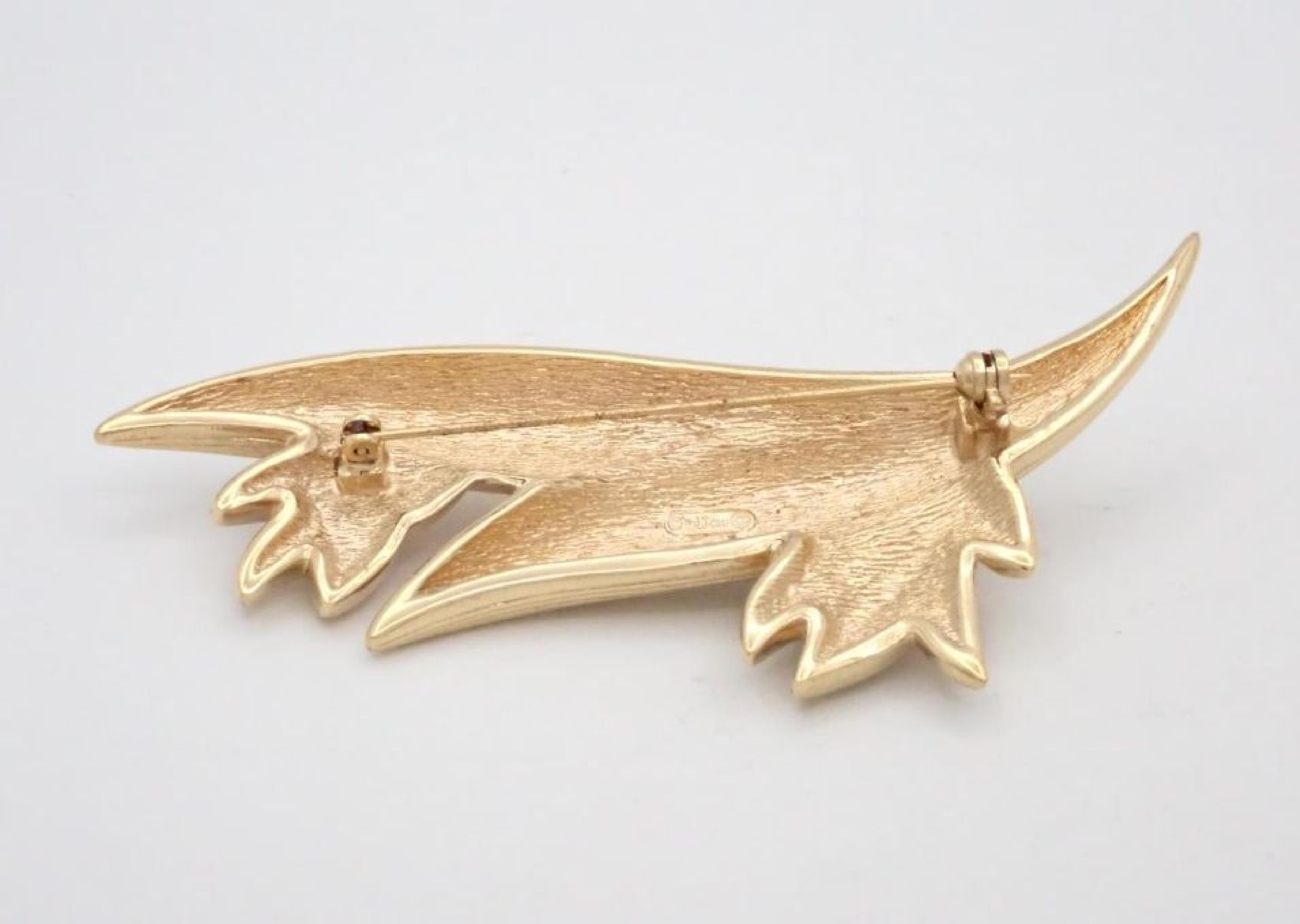 brooch — view 2