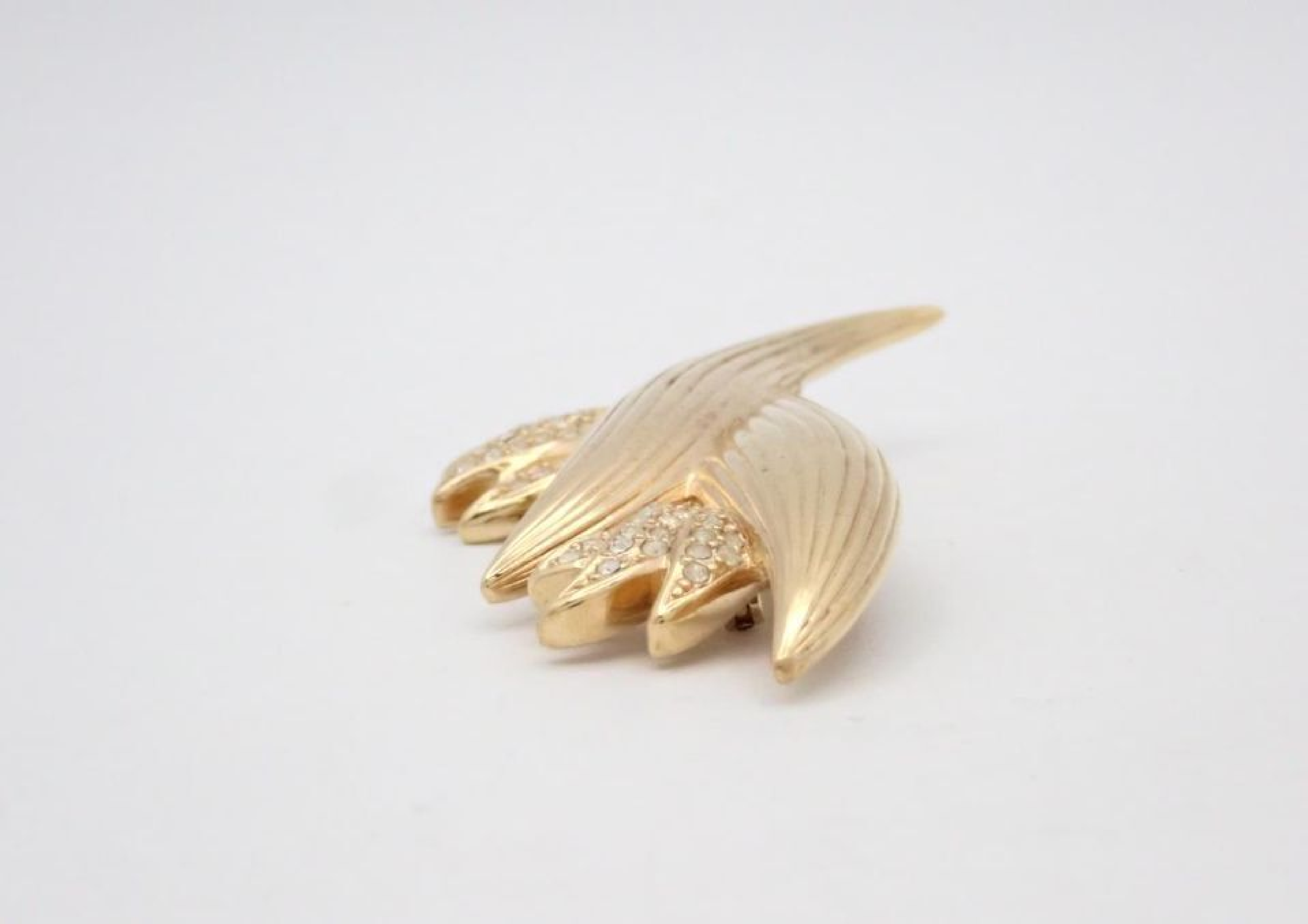 brooch — view 3