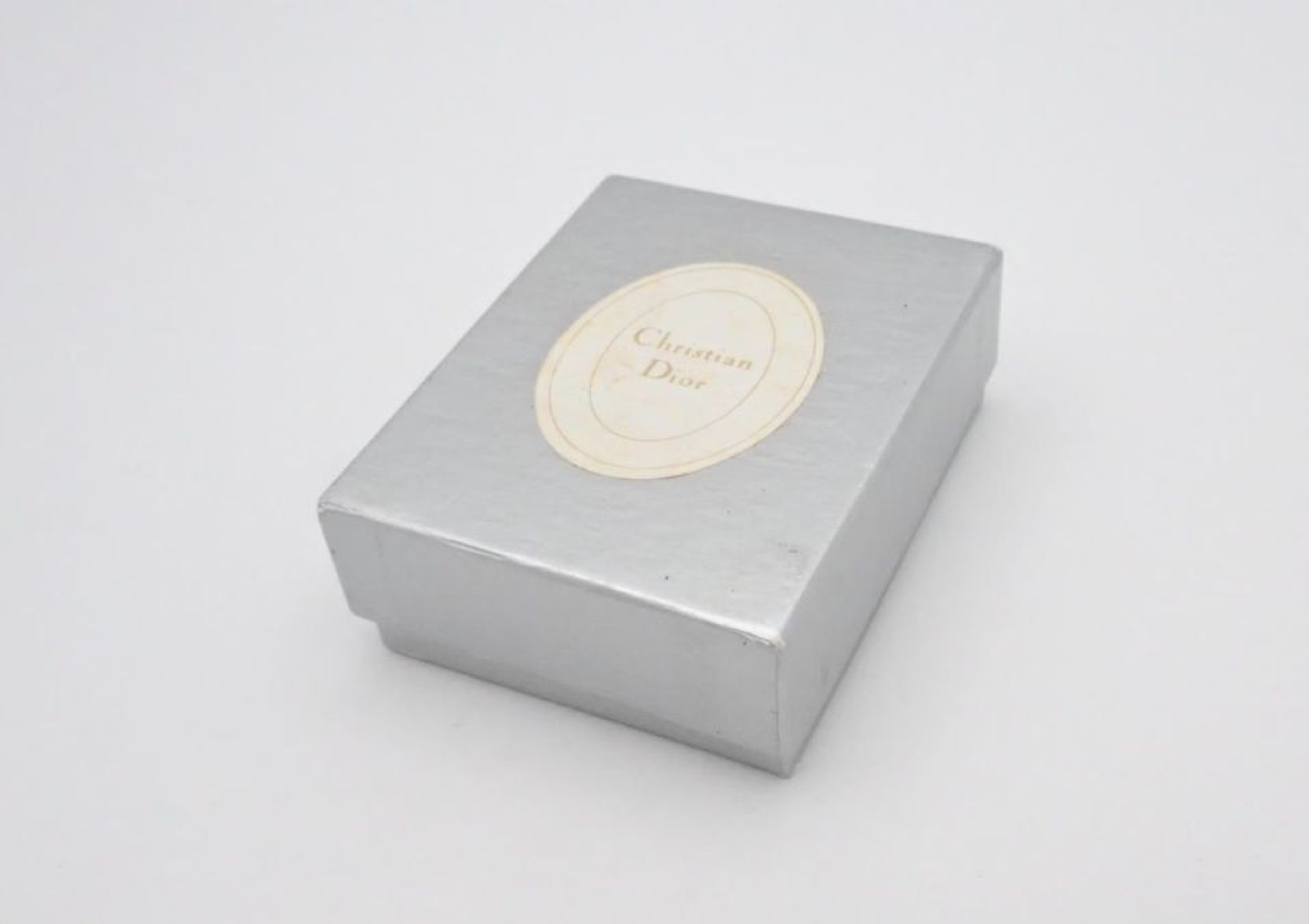 brooch — view 5
