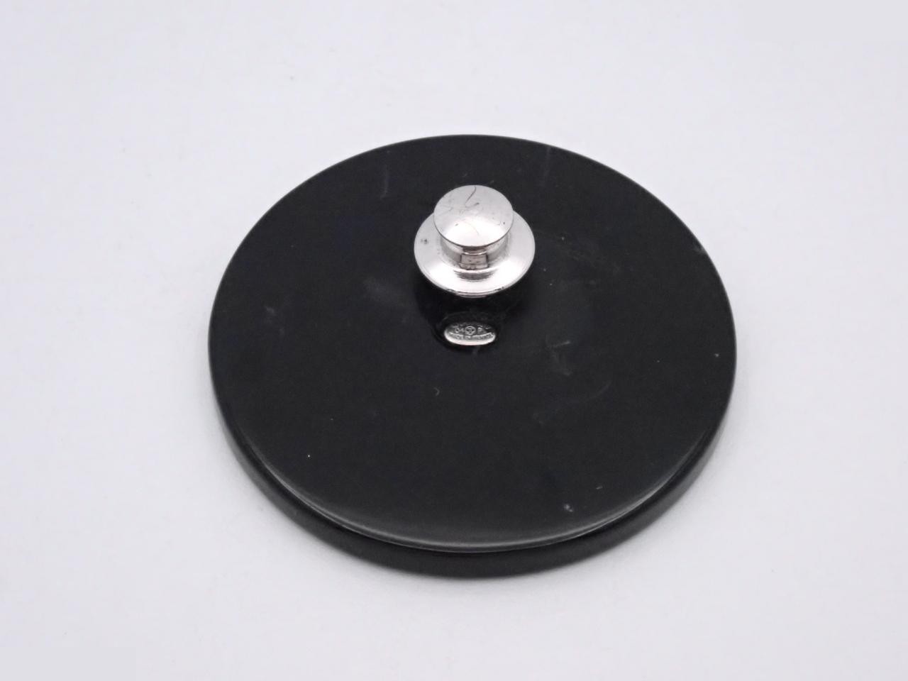 brooch — view 2