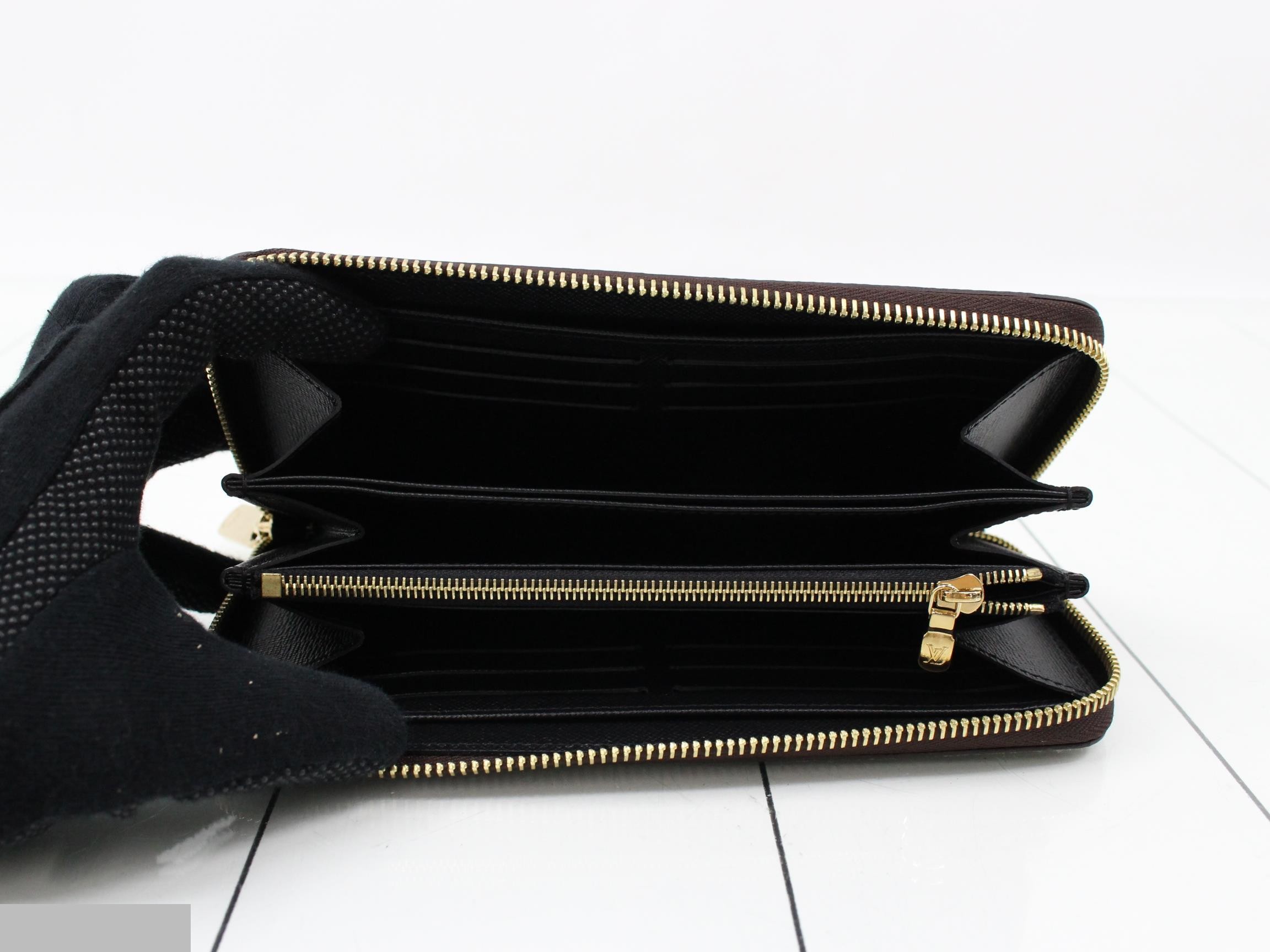 M82444 Monogram Reverse Zippy Wallet — view 4