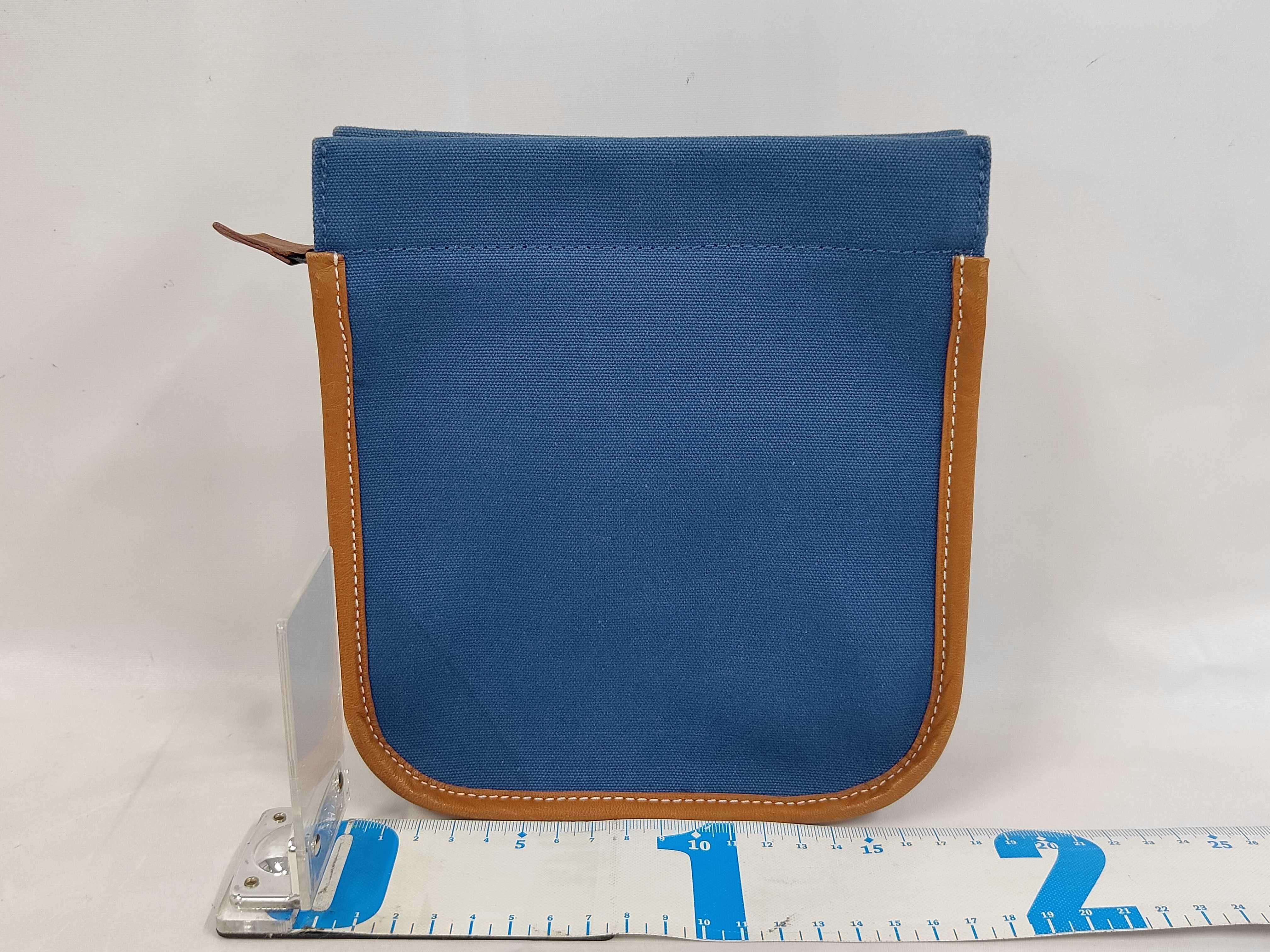 pouch — view 2