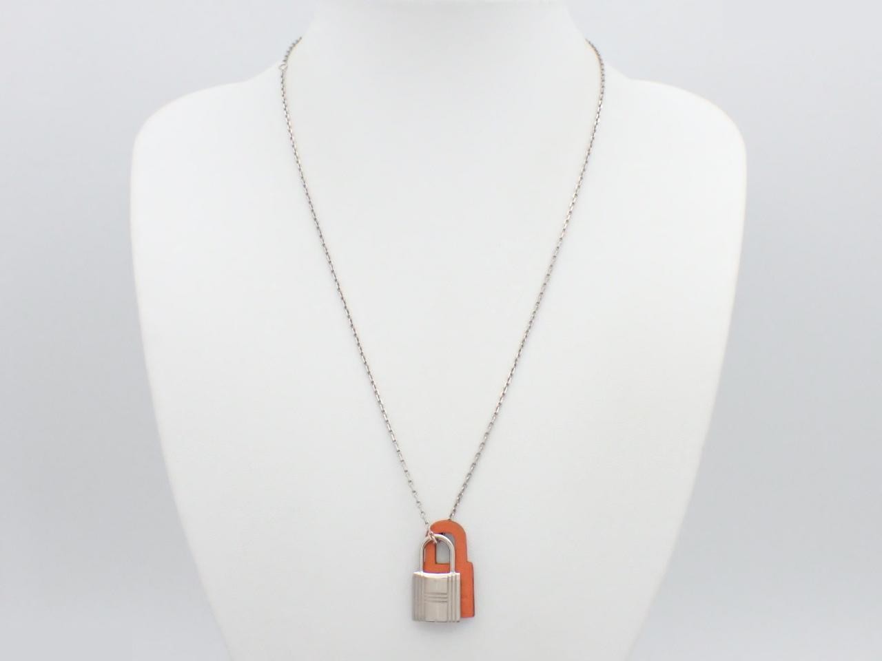 O'Kelly PM necklace with D stamp, box included, chain approximately 50cm long. — view 3