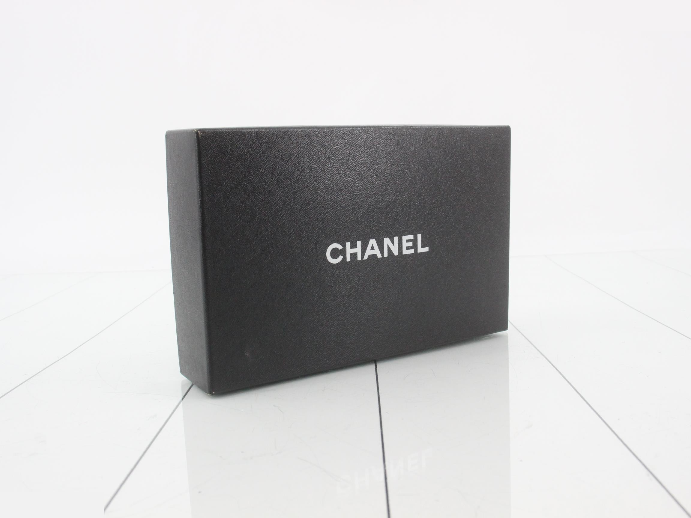 Matelassé Caviar Skin Bi-fold Long Wallet — view 5