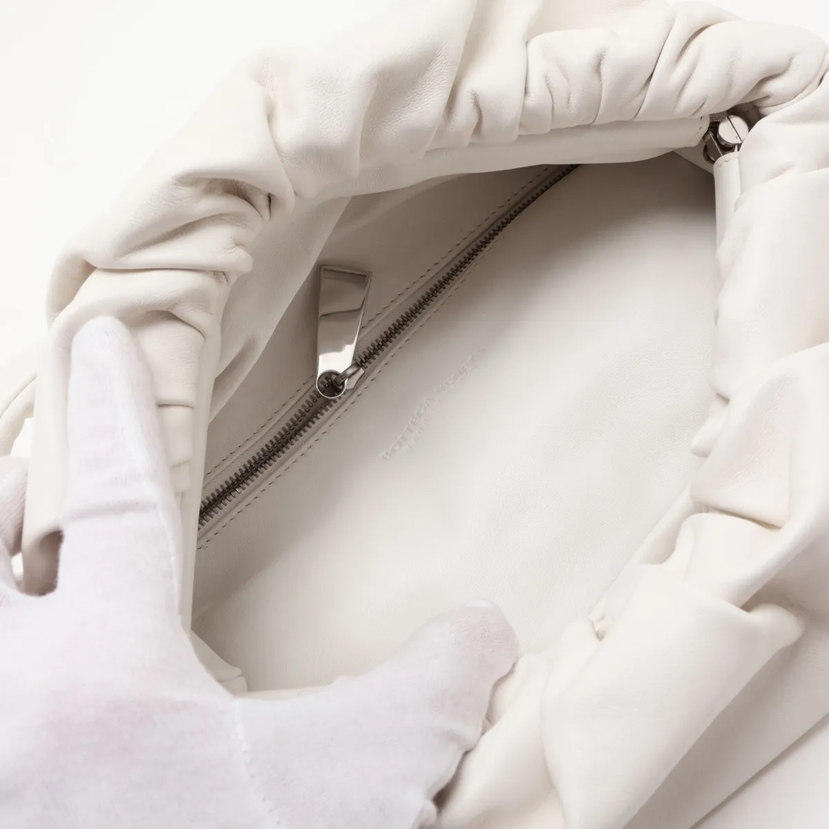 The Body Pouch Leather Body Bag White — view 6