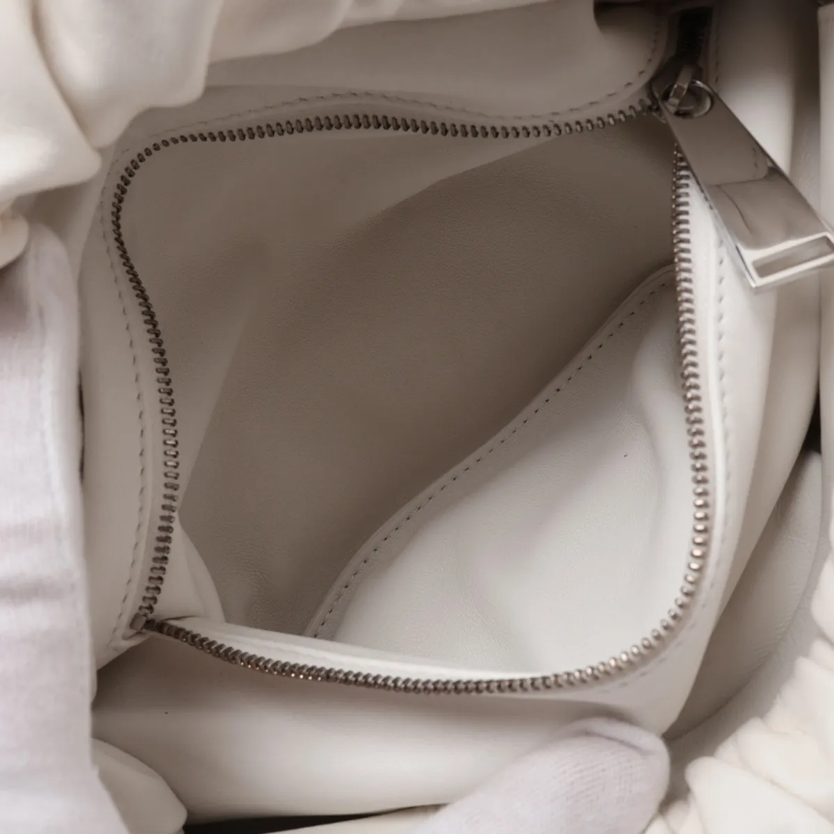 The Body Pouch Leather Body Bag White — view 7