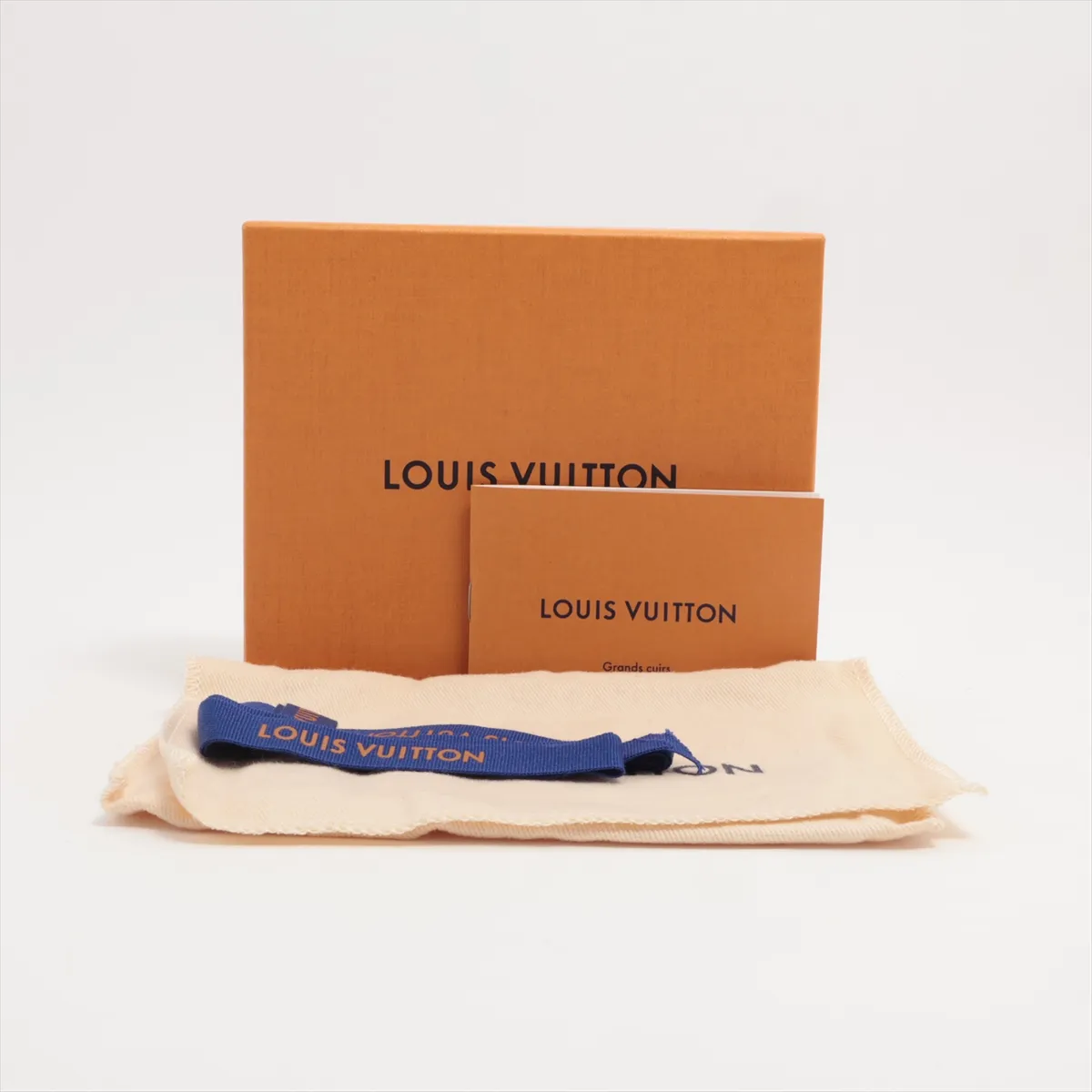 Taurillon Portefeuille Capucines Compact M62159 Galle Compact Wallet with RFID response — view 12