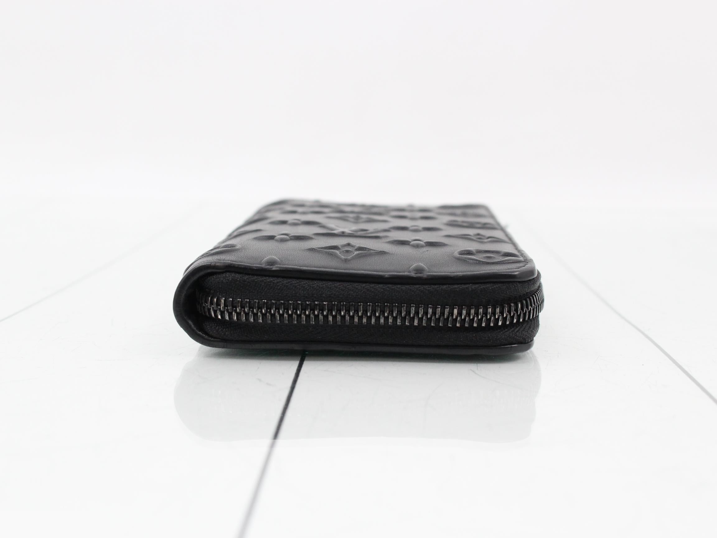 Initialed Zippy Wallet Vertical — view 3