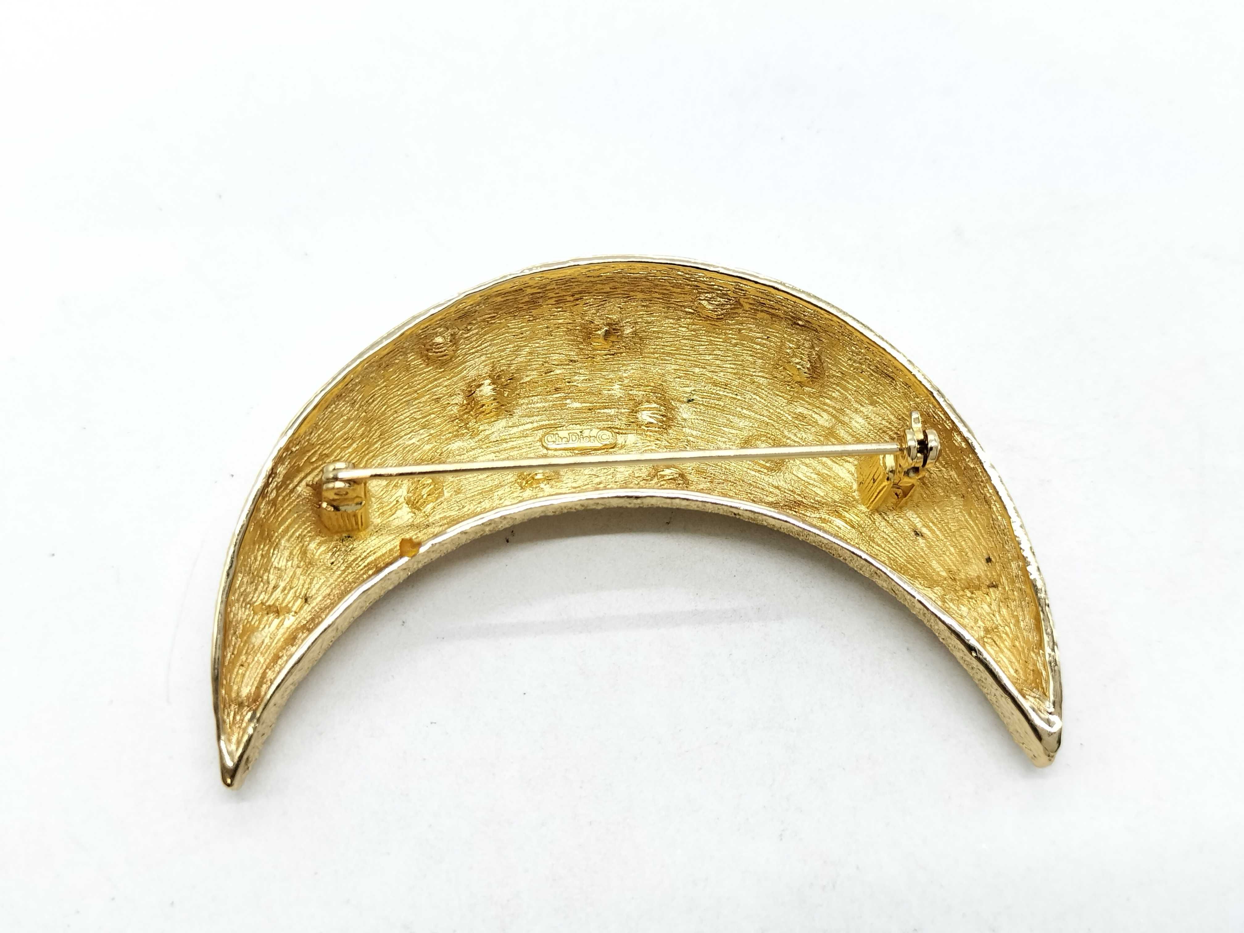 brooch, moon-shaped brooch — view 3