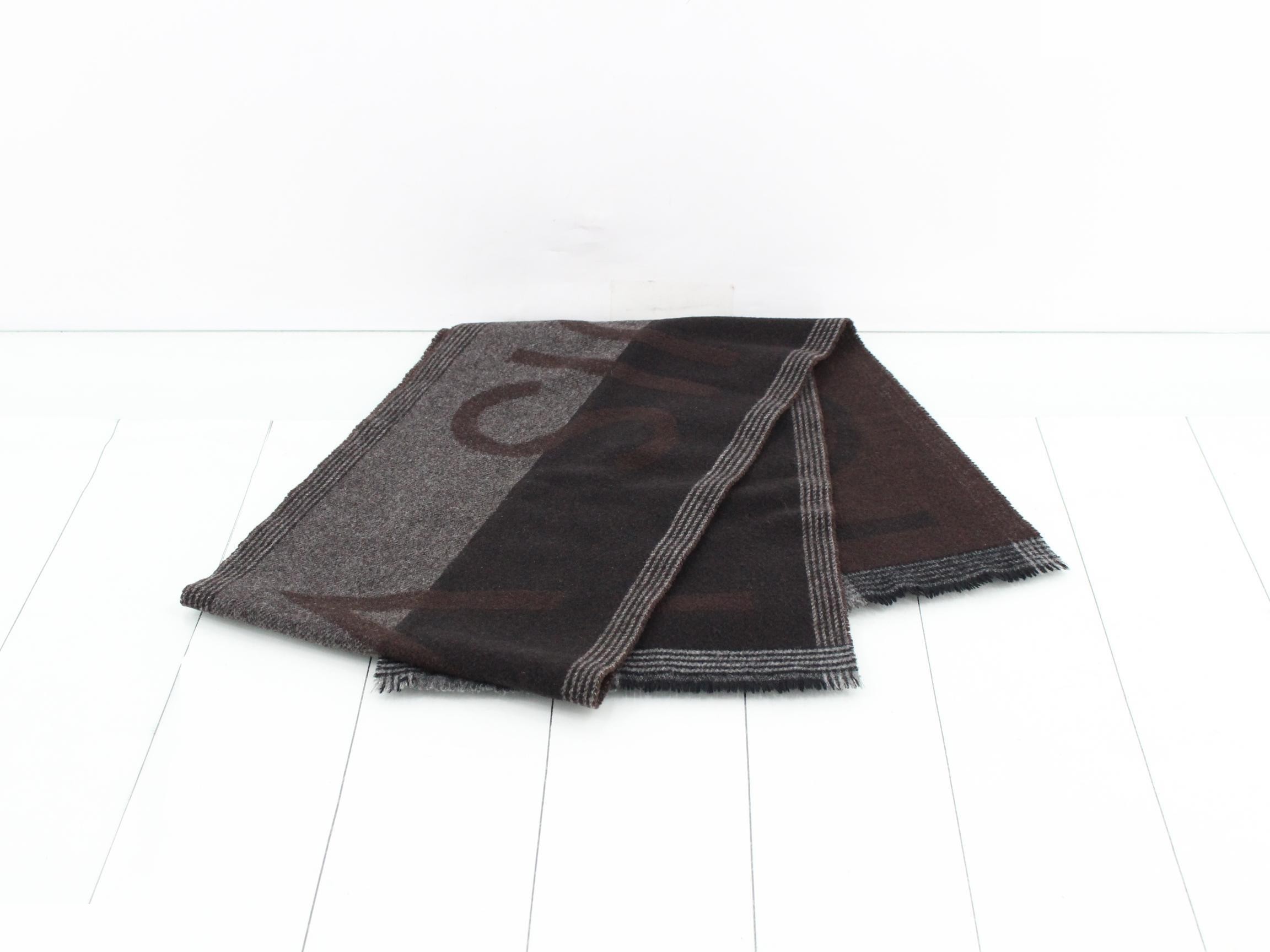 Logo scarf with tag — view 3