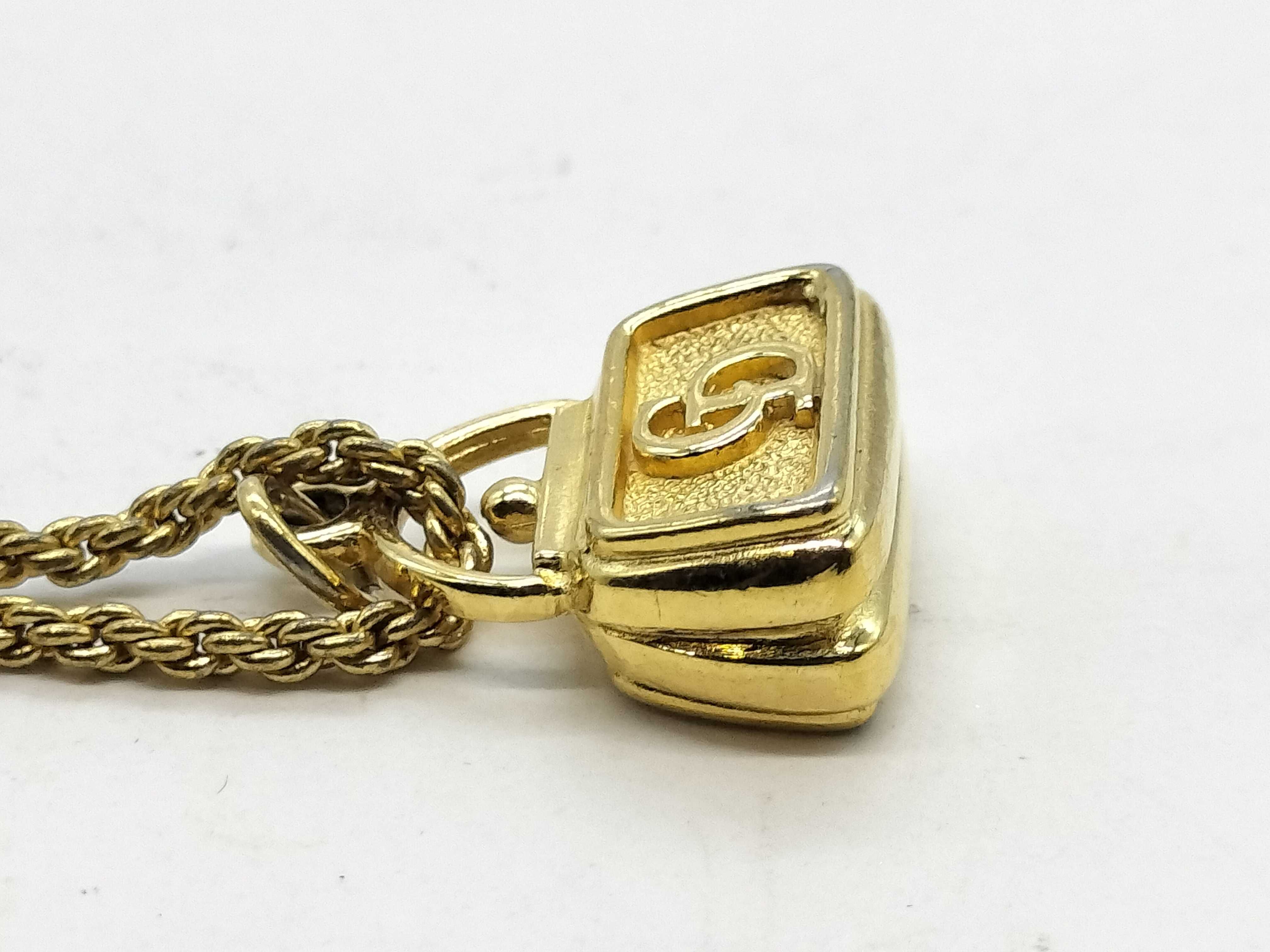 gold necklace (chain broken) — view 3