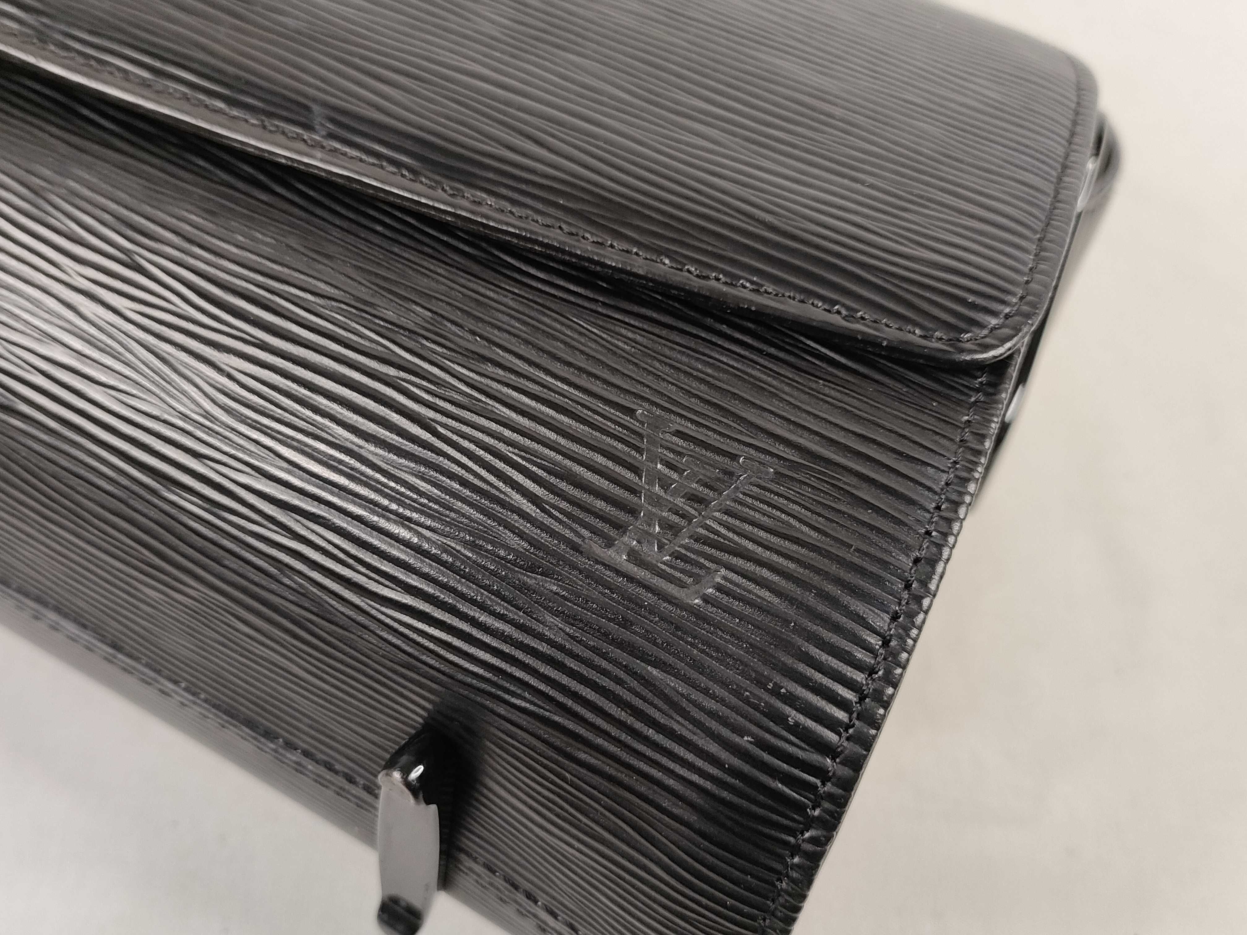 Epi Nocturne GM M52172 Shoulder Bag — view 13