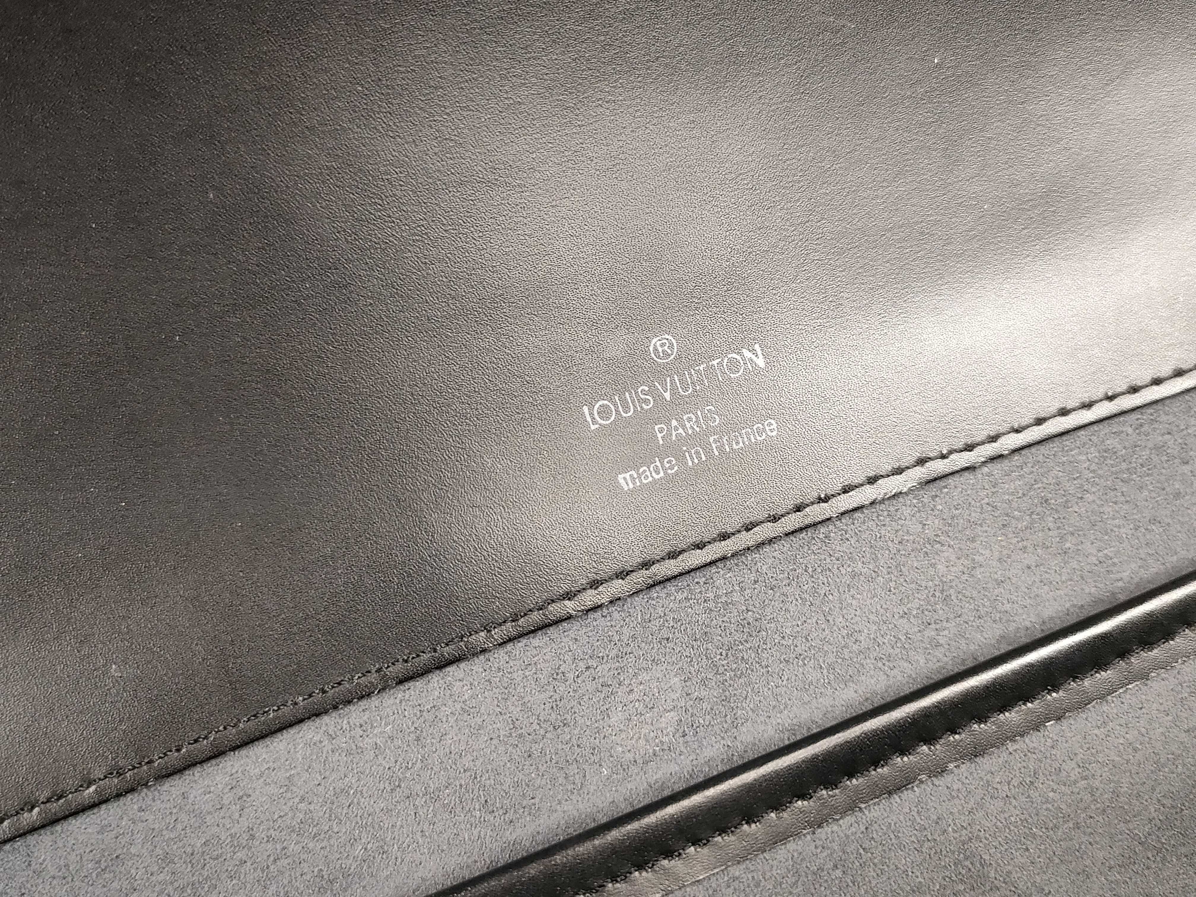Epi Nocturne GM M52172 Shoulder Bag — view 10