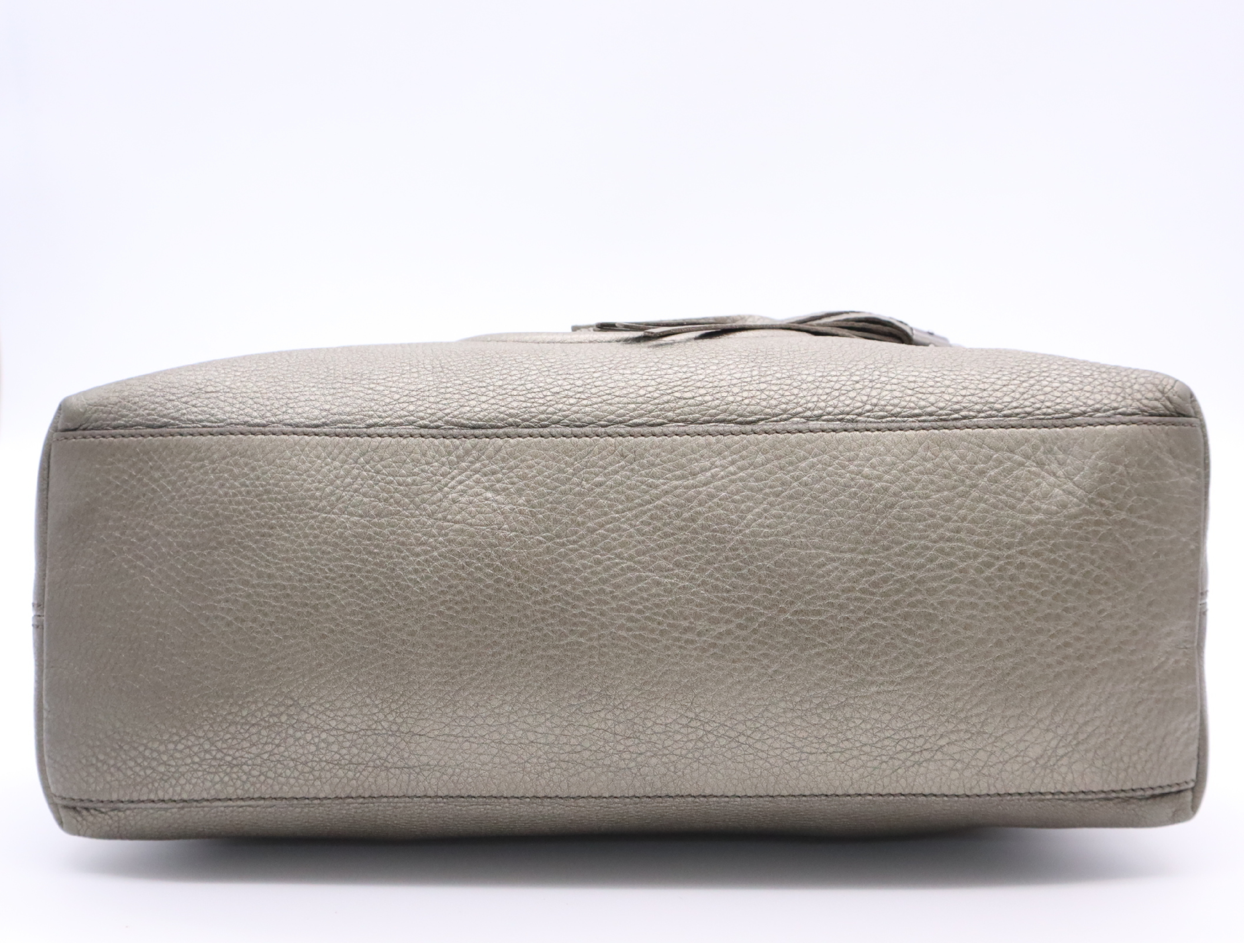 308982 Soho Interlocking G Chain Grey Metallic Charm Shoulder Bag — view 4