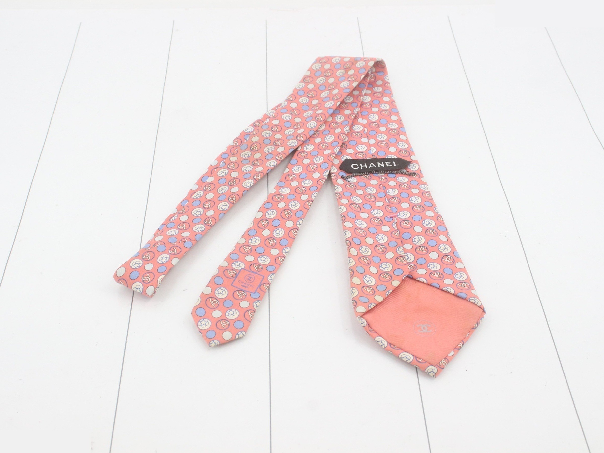tie — view 2