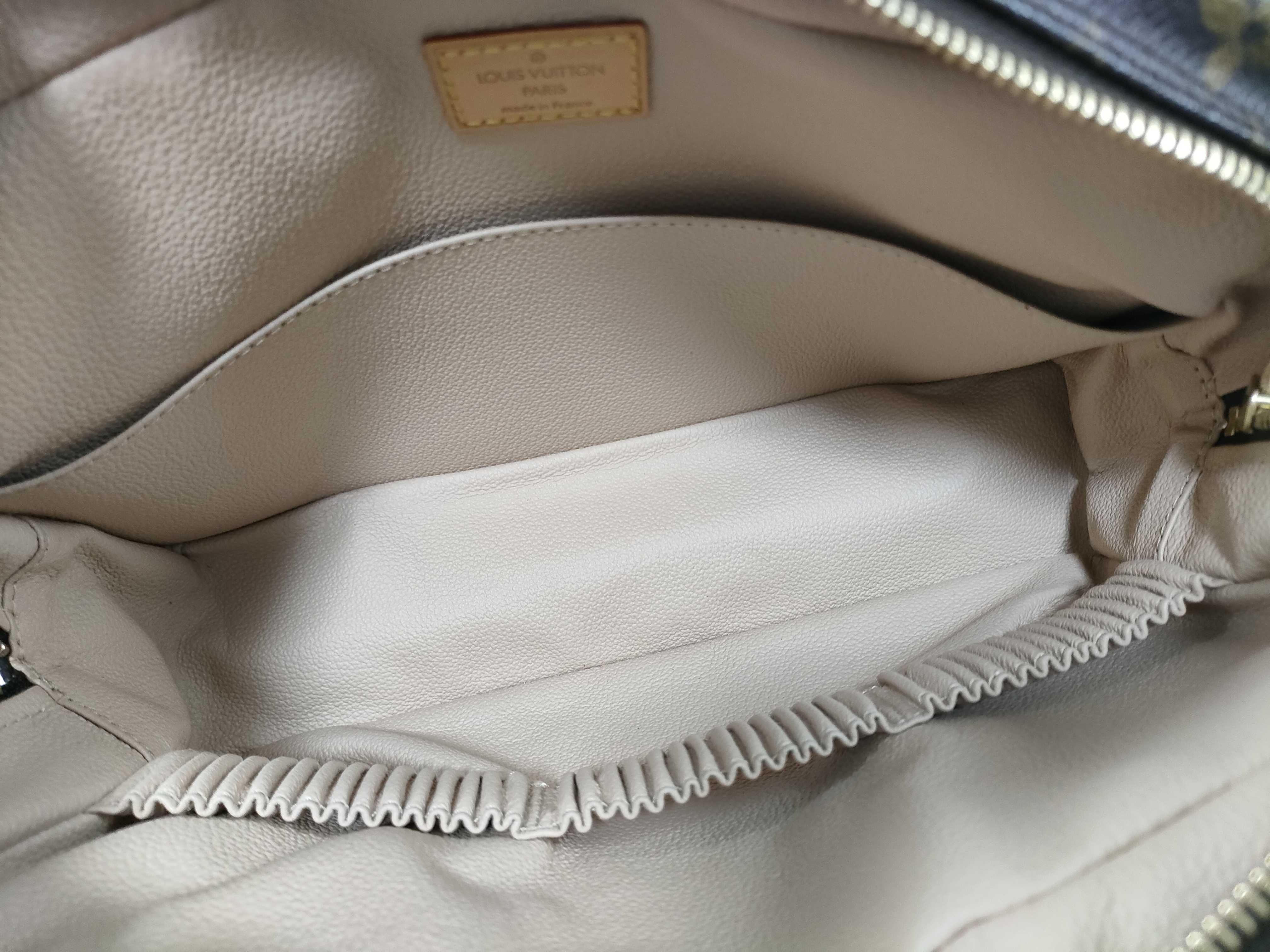 Monogram LV Monogram Trousses Toilette 28 M47522 MB3097 Pouch — view 11