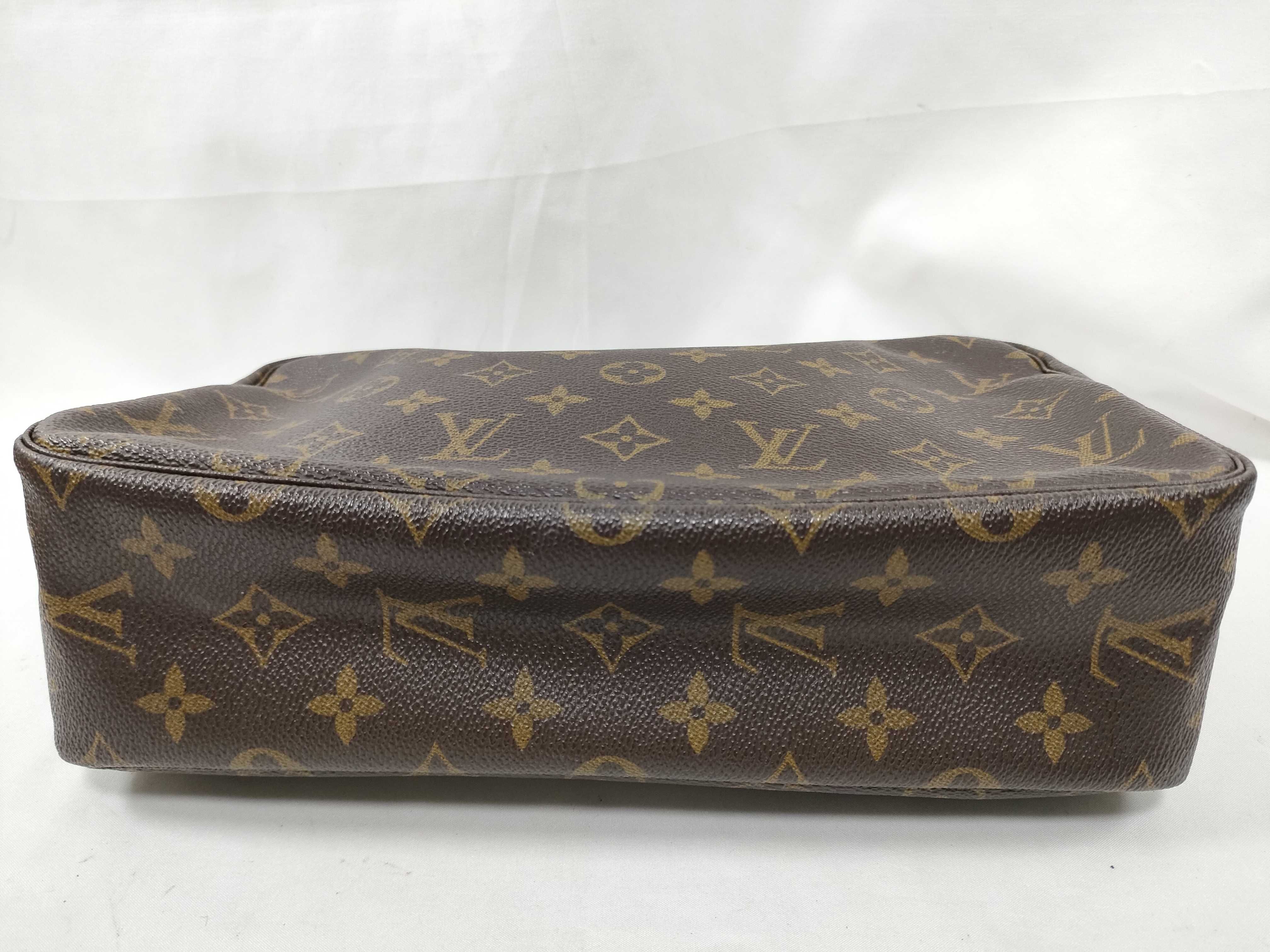 Monogram LV Monogram Trousses Toilette 28 M47522 MB3097 Pouch — view 3