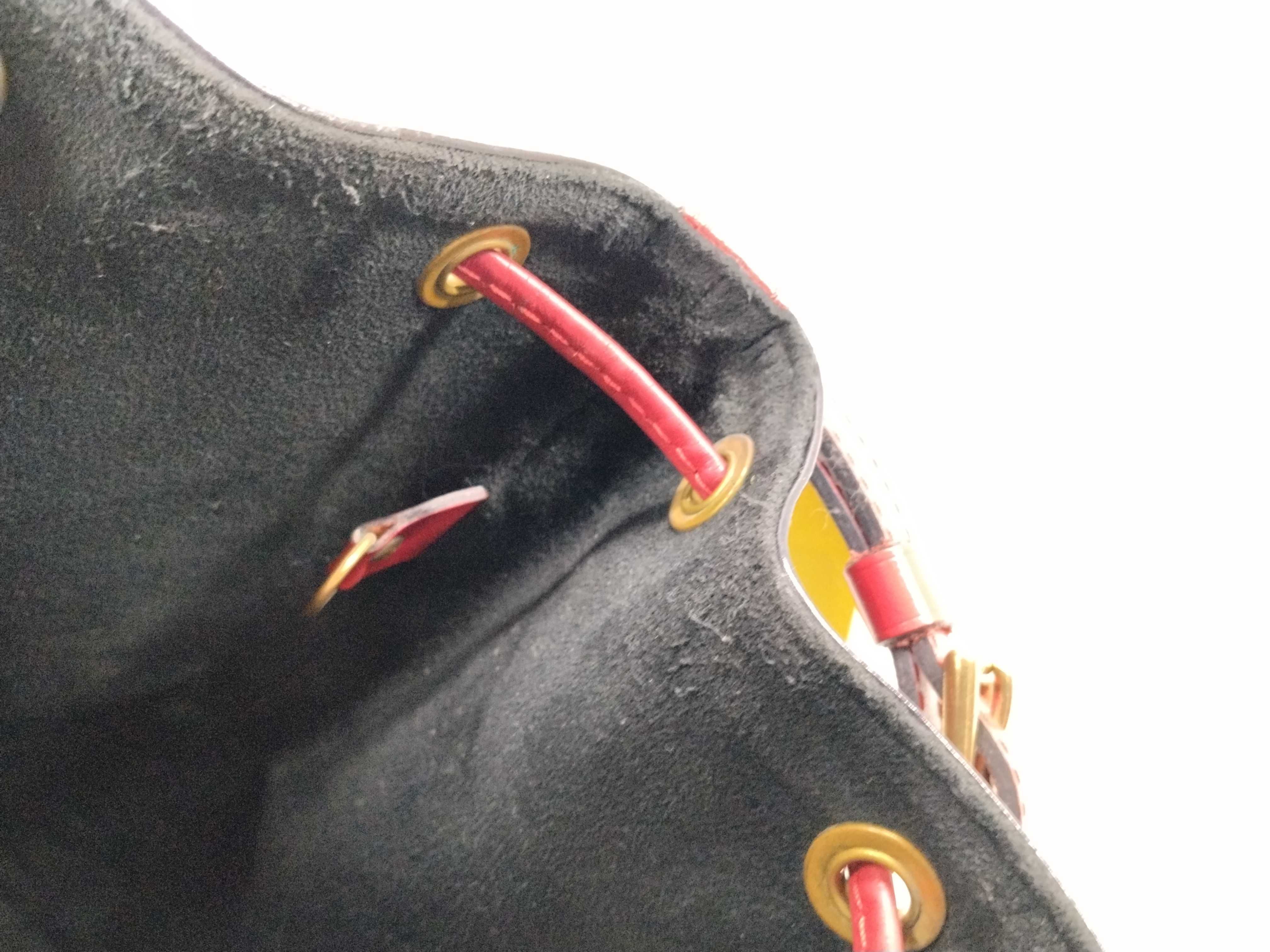 Epi Noe Bicolor Red x Black Shoulder Bag — view 11