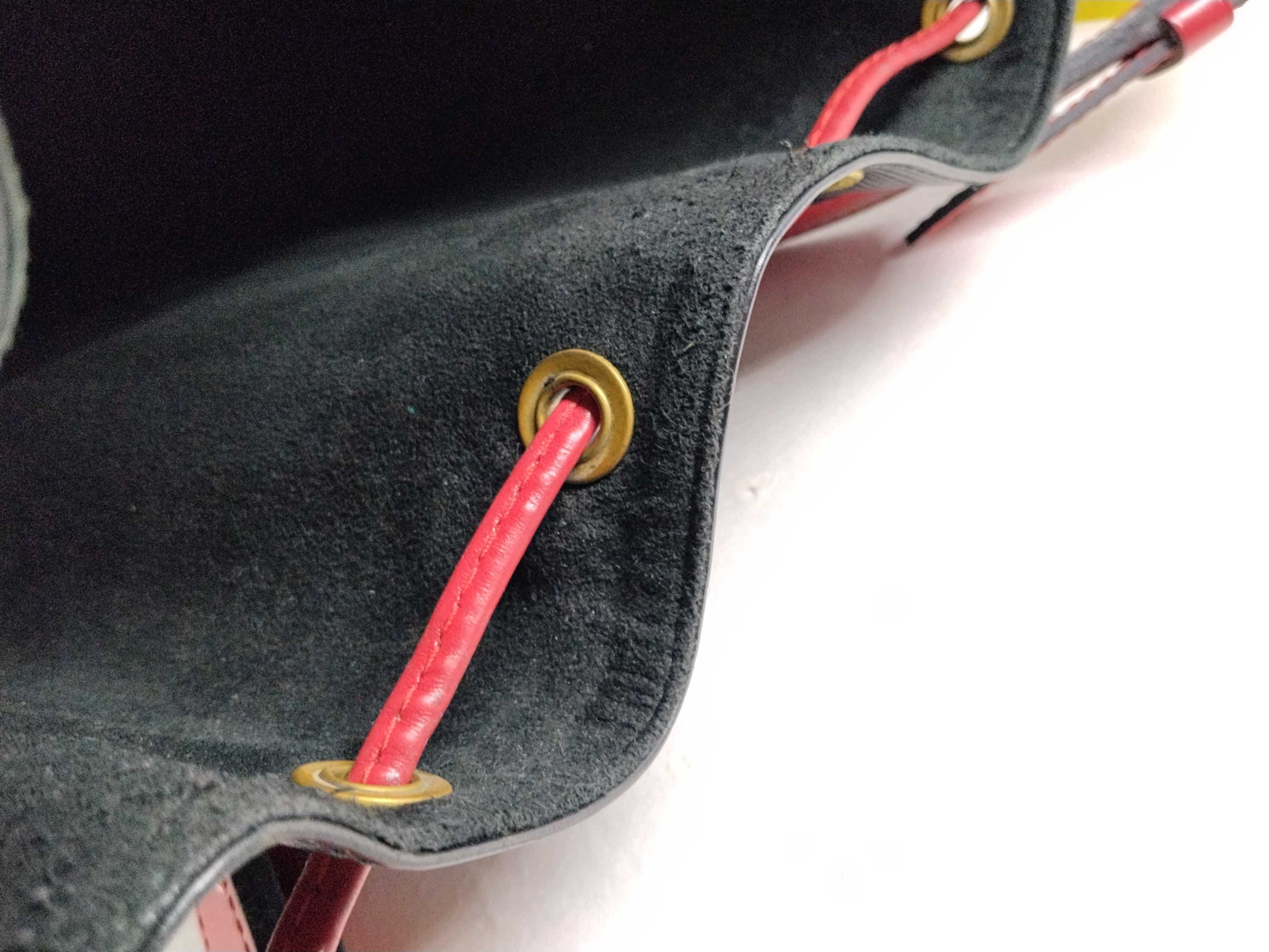 Epi Noe Bicolor Red x Black Shoulder Bag — view 12