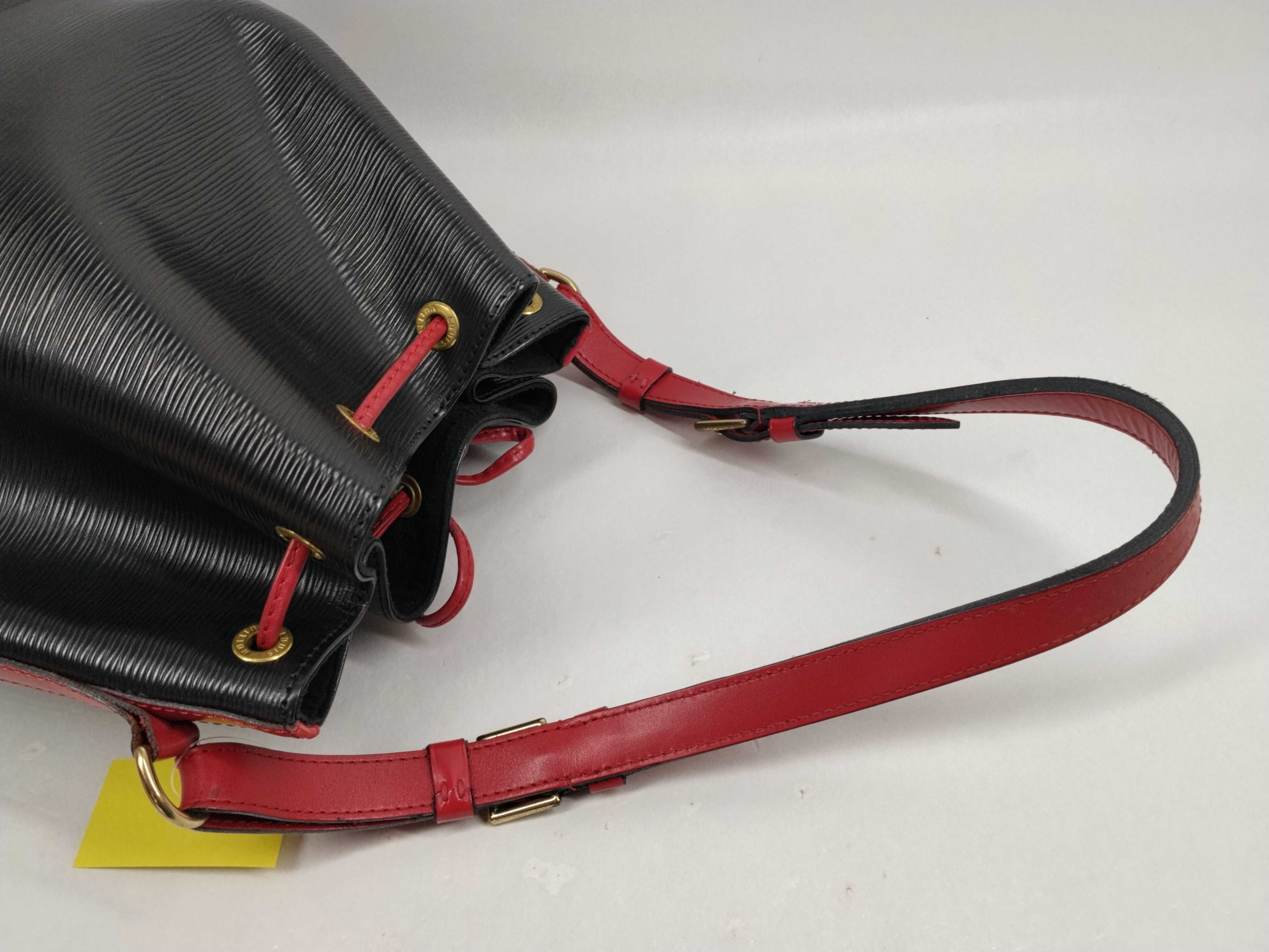 Epi Noe Bicolor Red x Black Shoulder Bag — view 7
