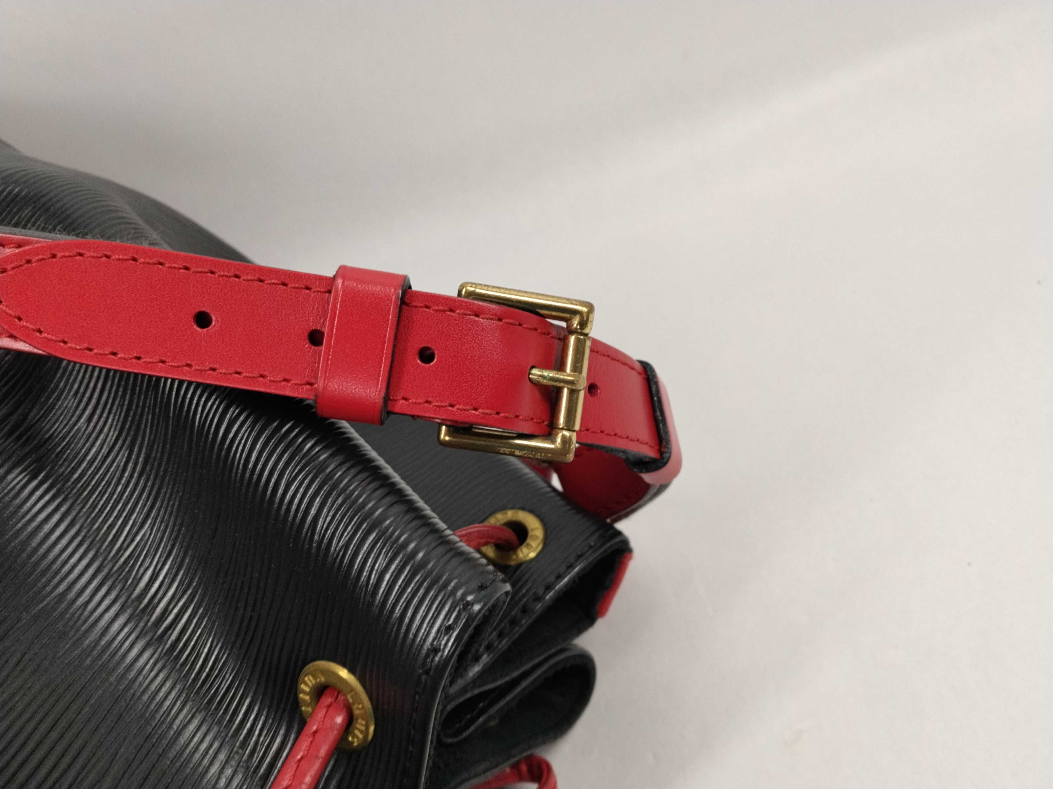 Epi Noe Bicolor Red x Black Shoulder Bag — view 8