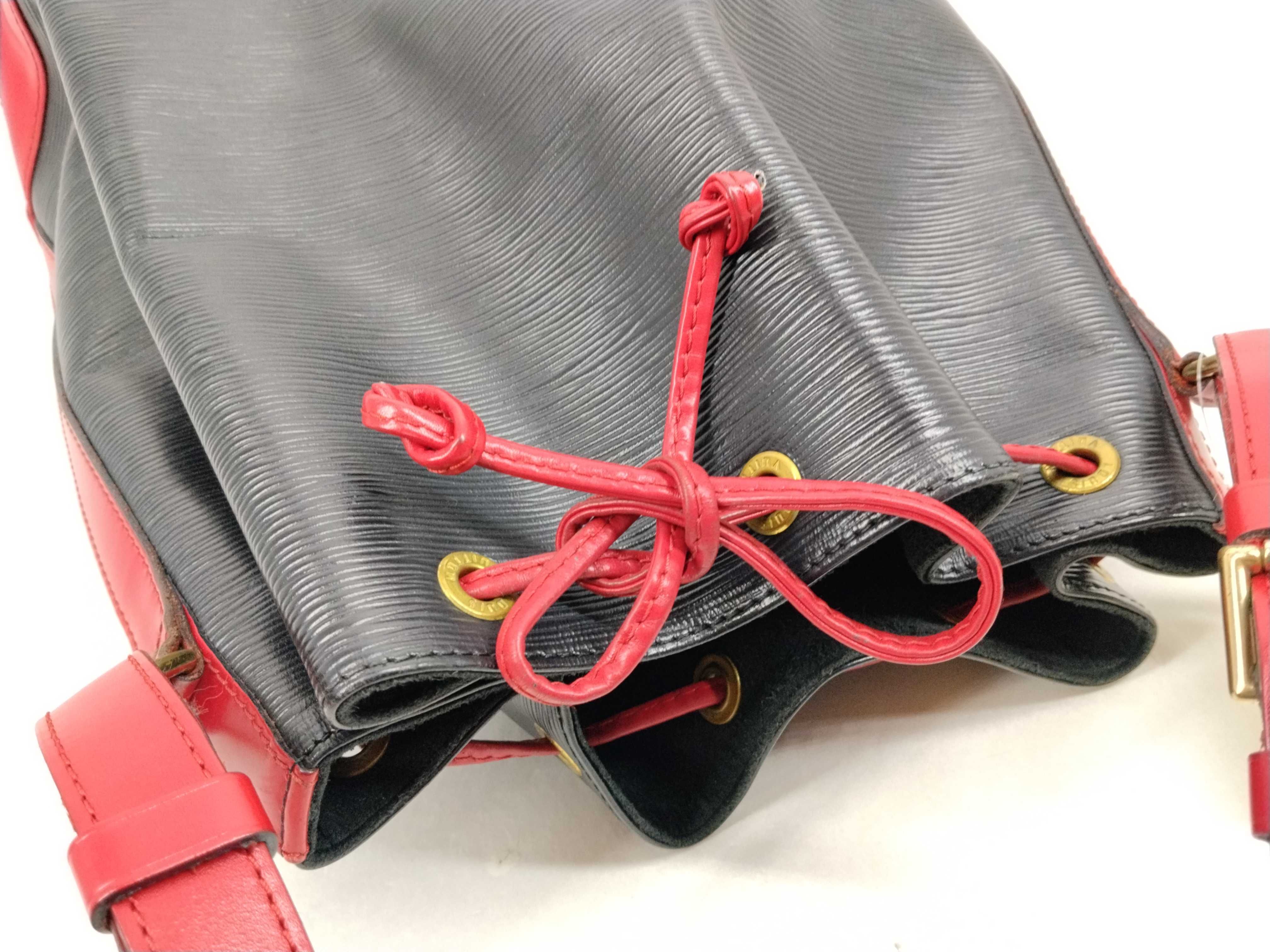 Epi Noe Bicolor Red x Black Shoulder Bag — view 9