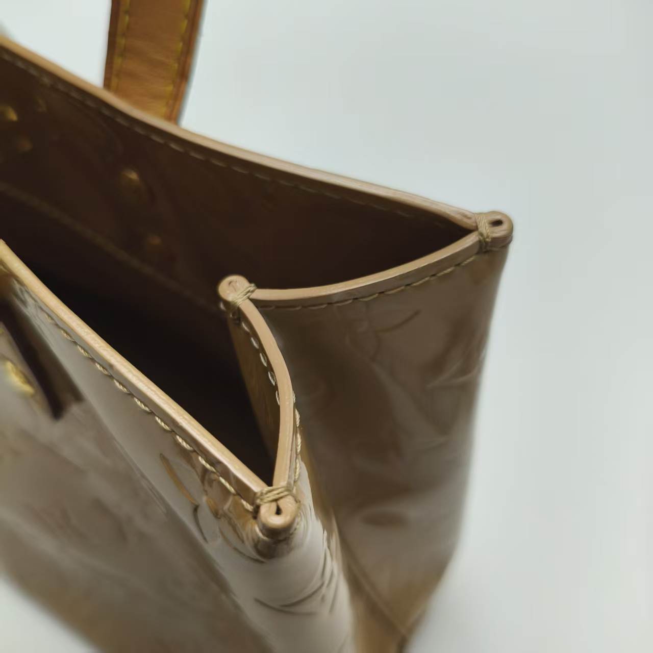 【*Shipped from: China*】LOUIS VUITTON Patent Leather Handbag — view 10